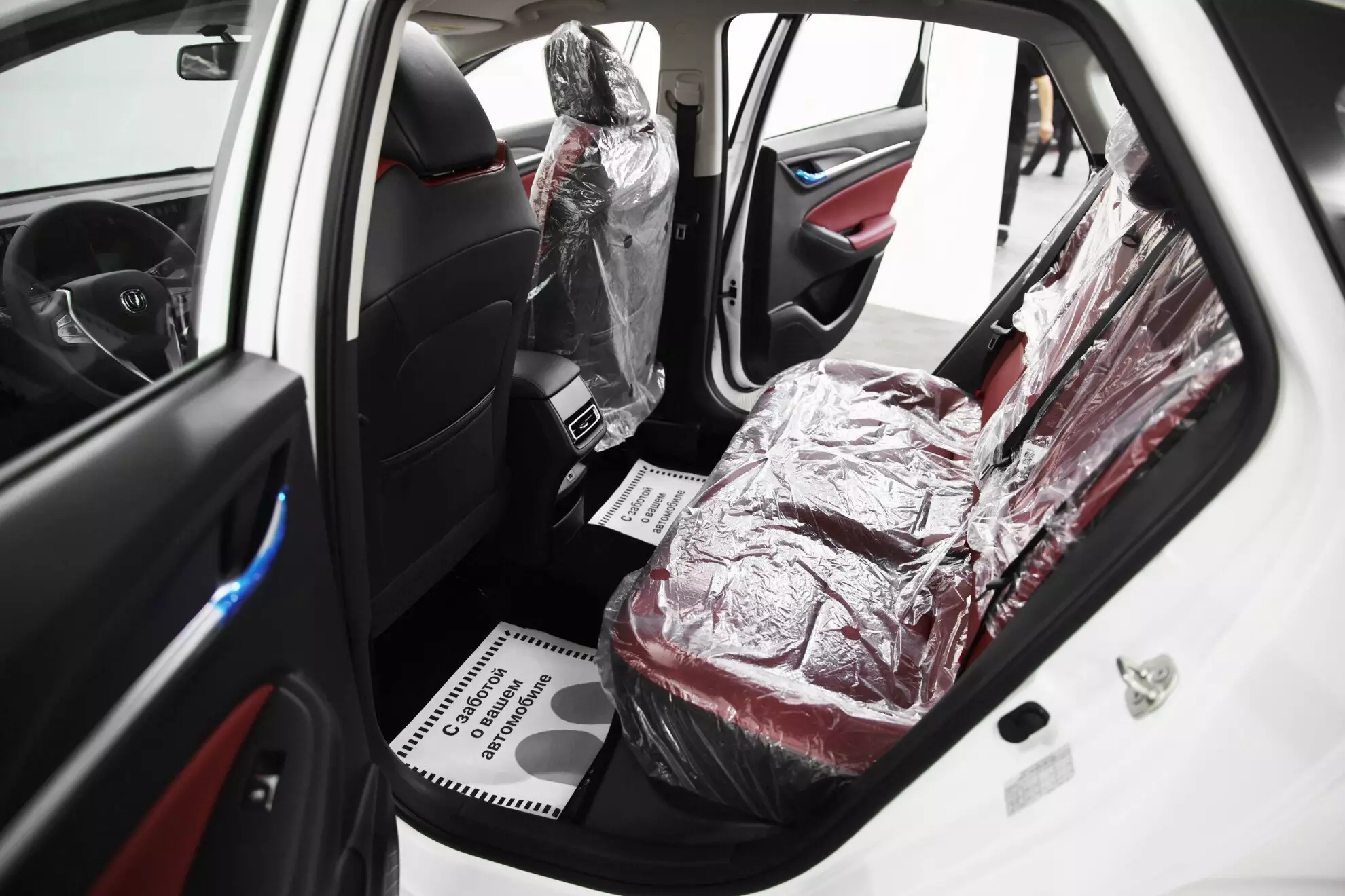 Автосалон: Changan EADOplus