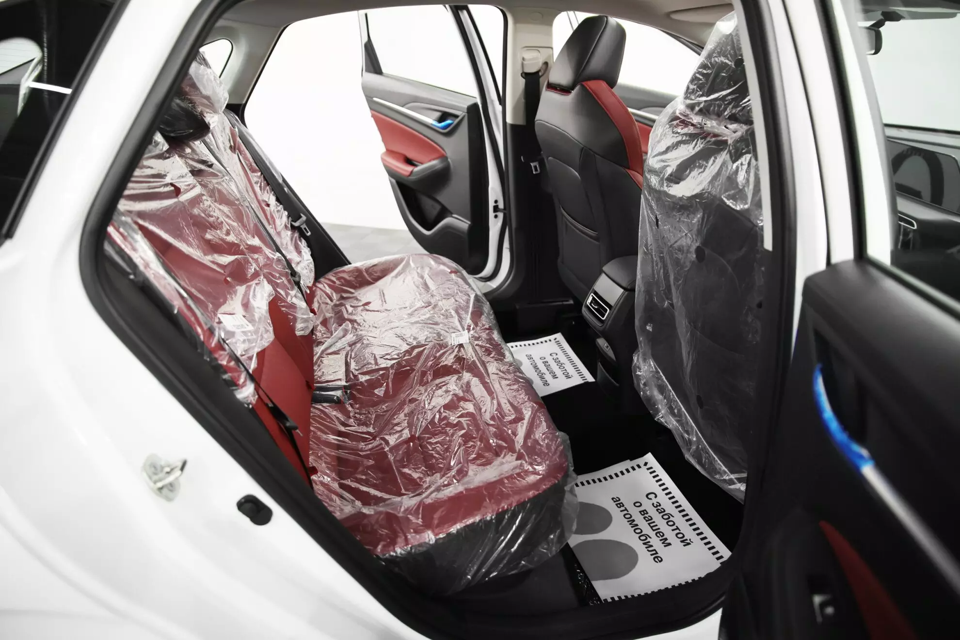 Автосалон: Changan EADOplus