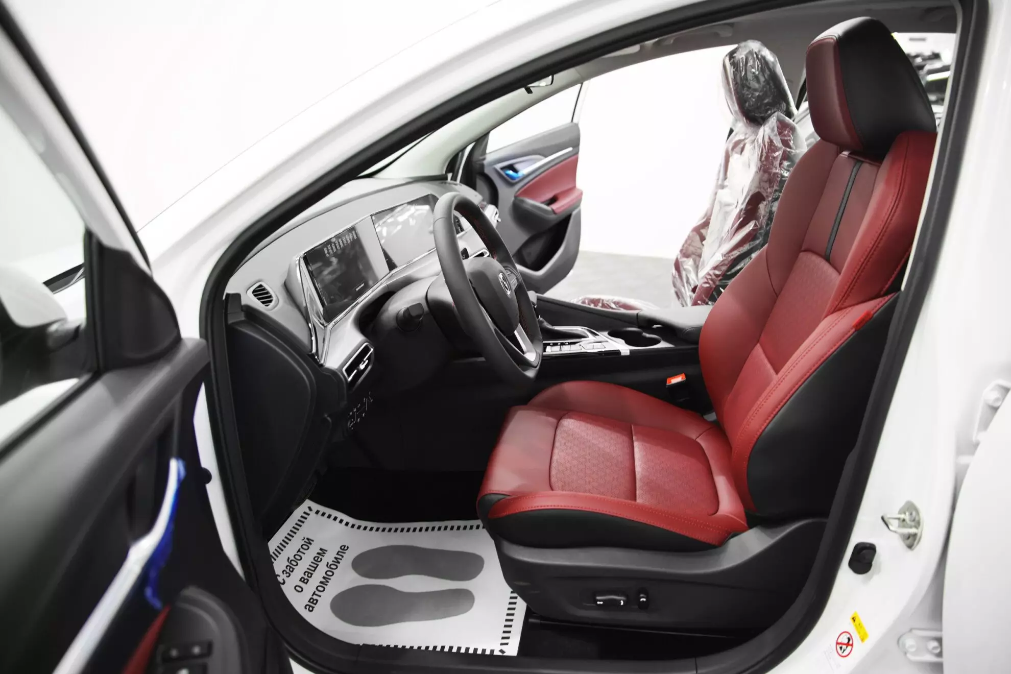 Автосалон: Changan EADOplus