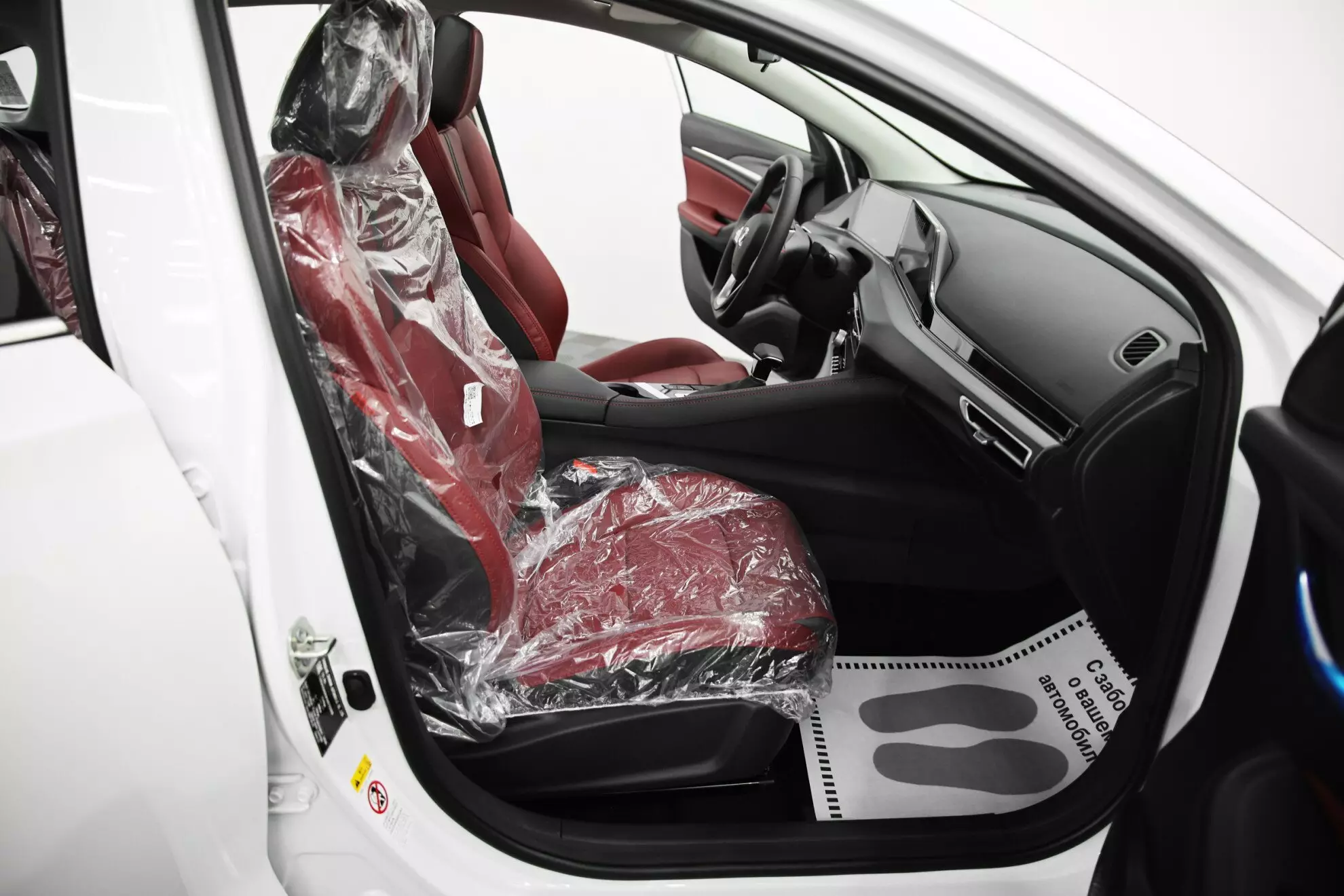 Автосалон: Changan EADOplus