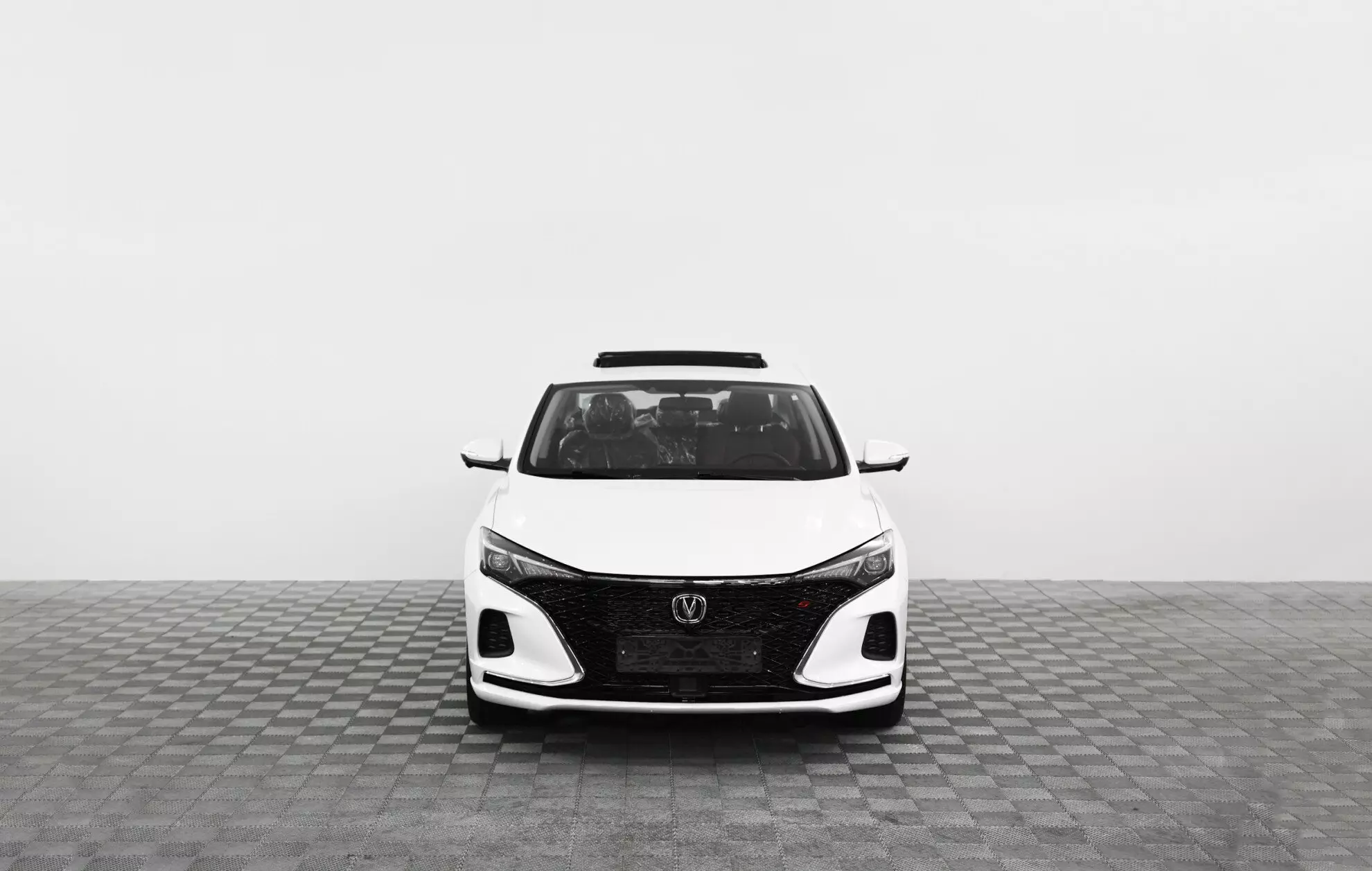 Автосалон: Changan EADOplus