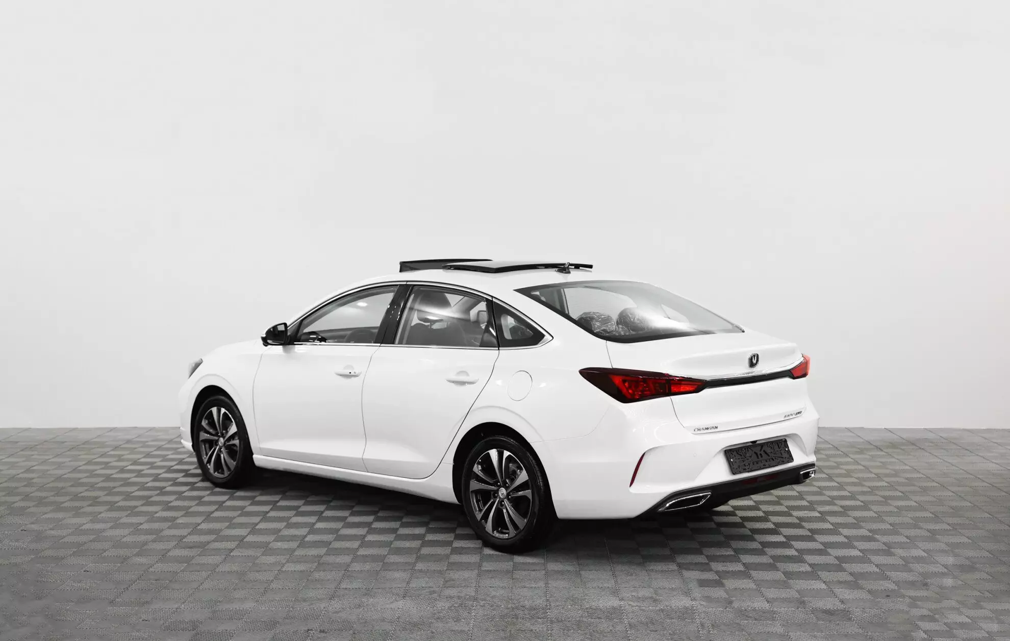 Автосалон: Changan EADOplus