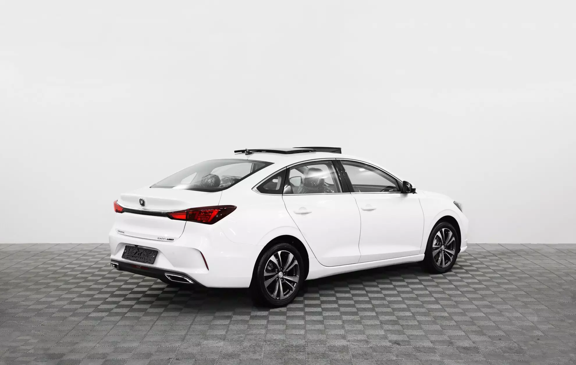 Автосалон: Changan EADOplus