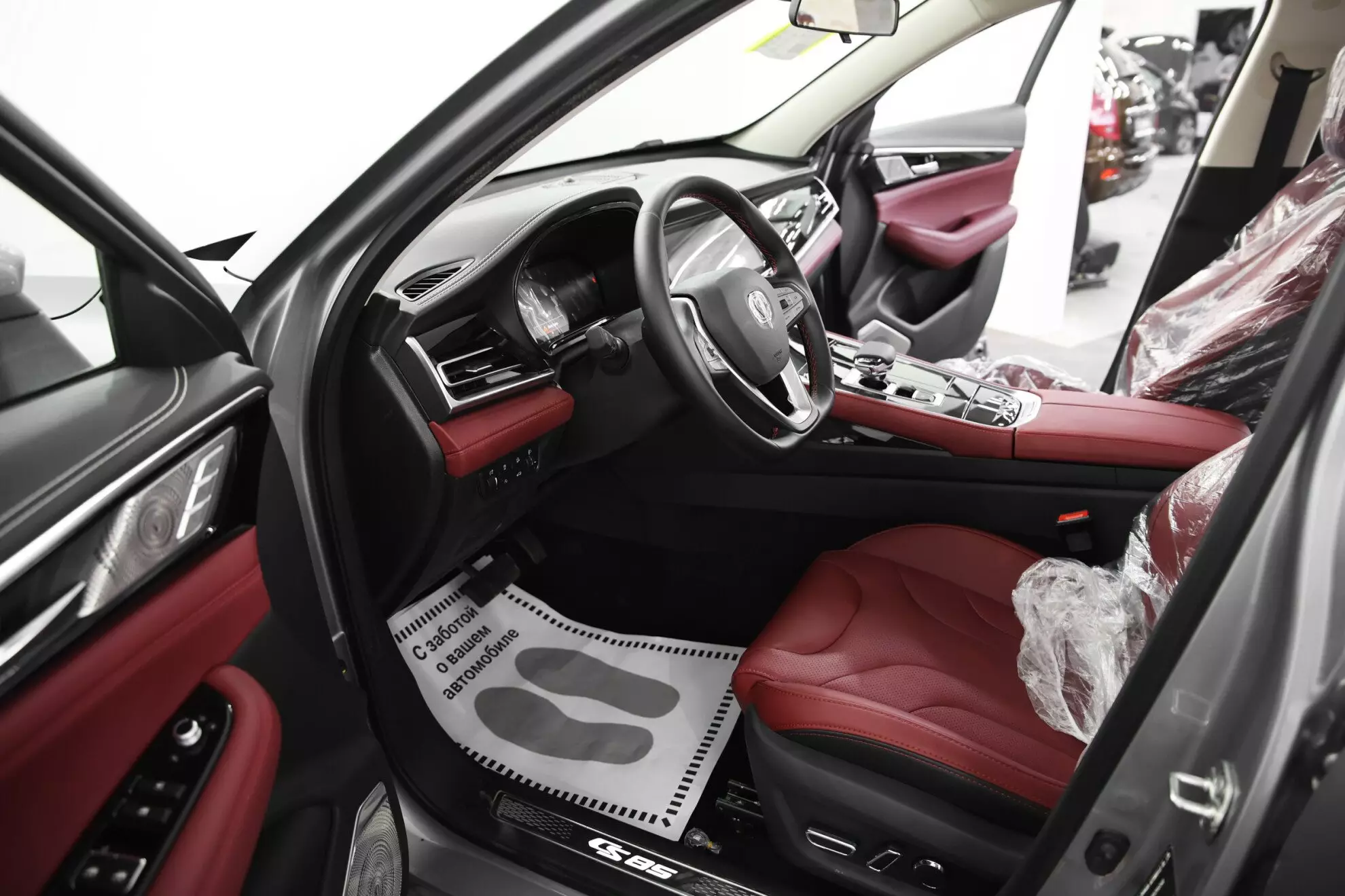 Автосалон: Changan CS85COUPE
