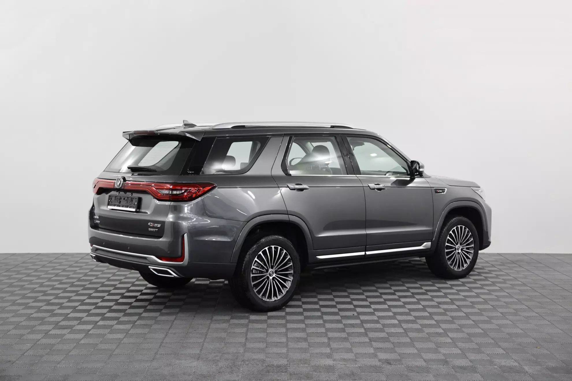 Автосалон: Changan CS95