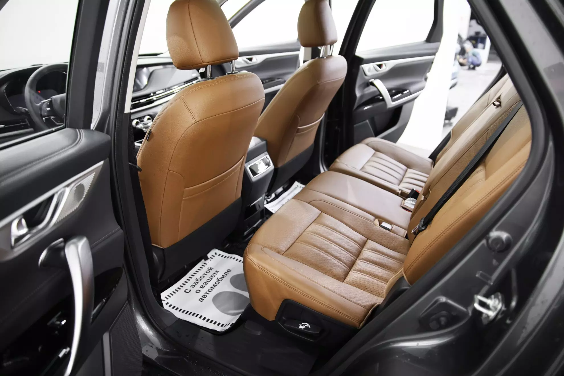 Автосалон: Changan CS95