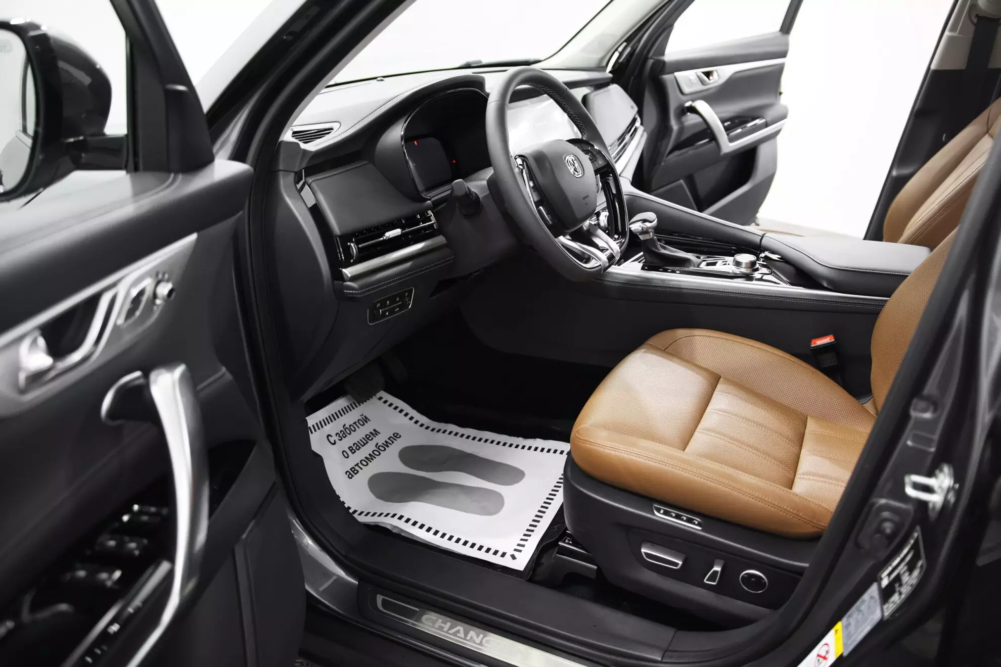 Автосалон: Changan CS95