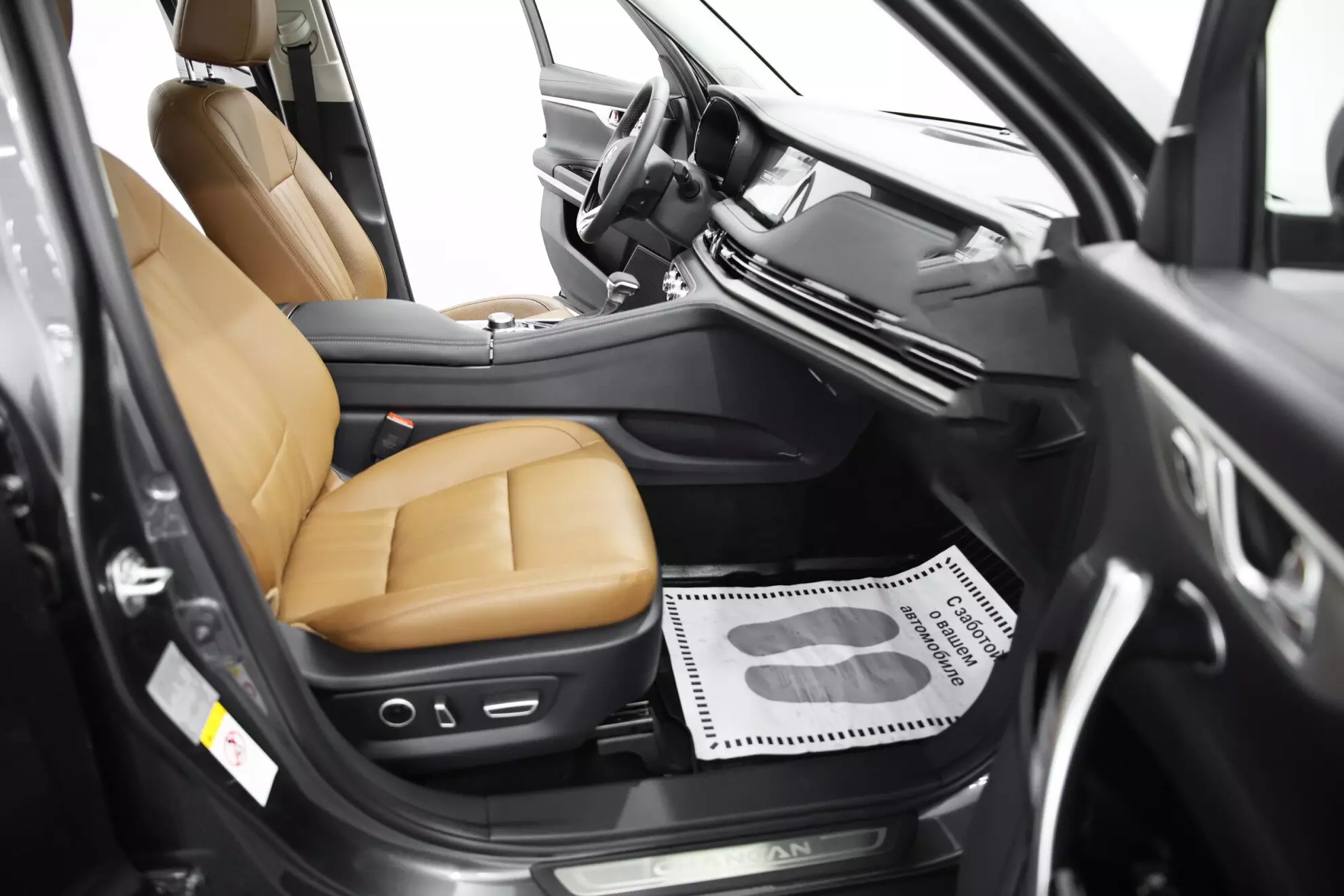 Автосалон: Changan CS95