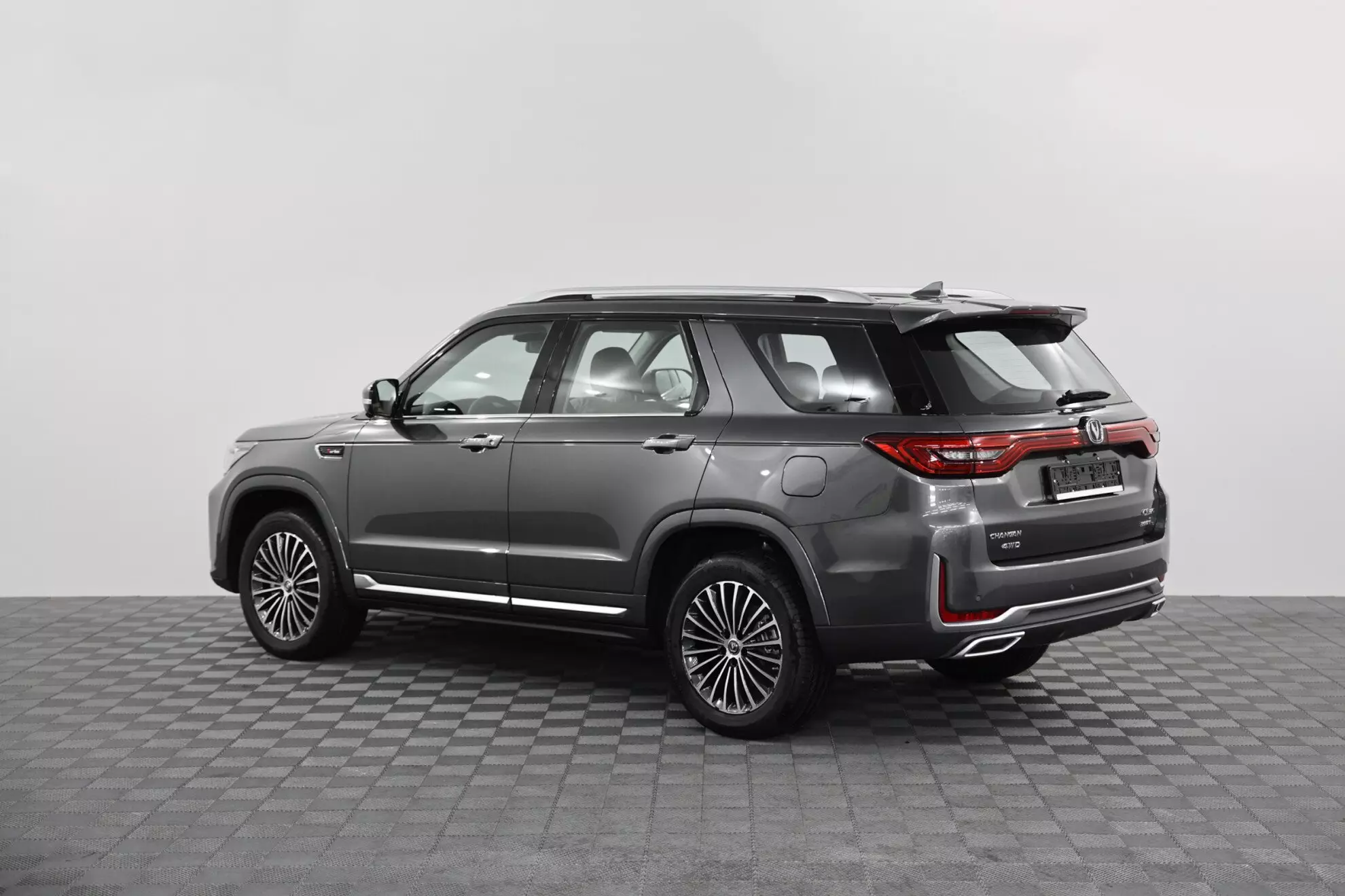Автосалон: Changan CS95