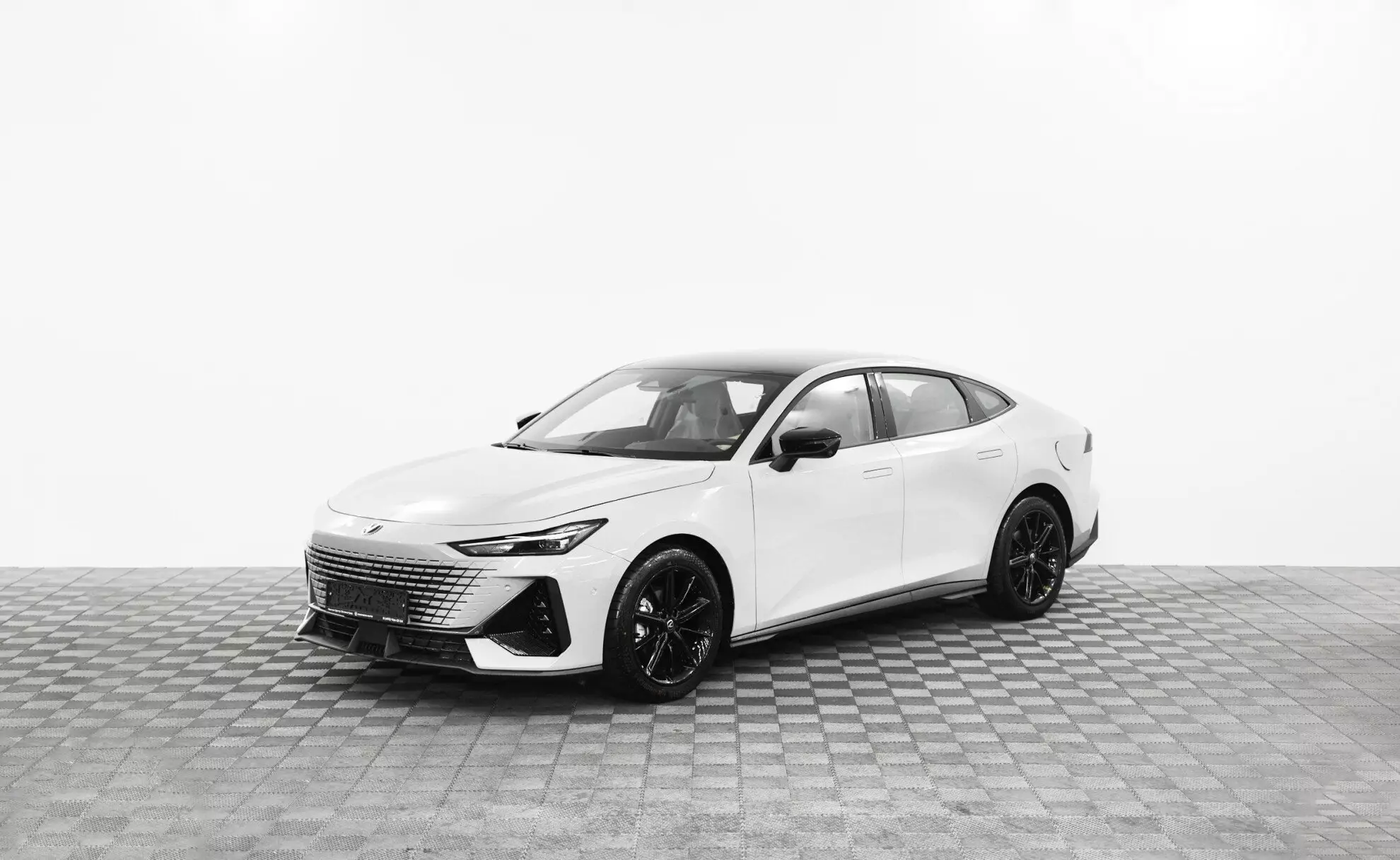 Автосалон: Changan UNI-V
