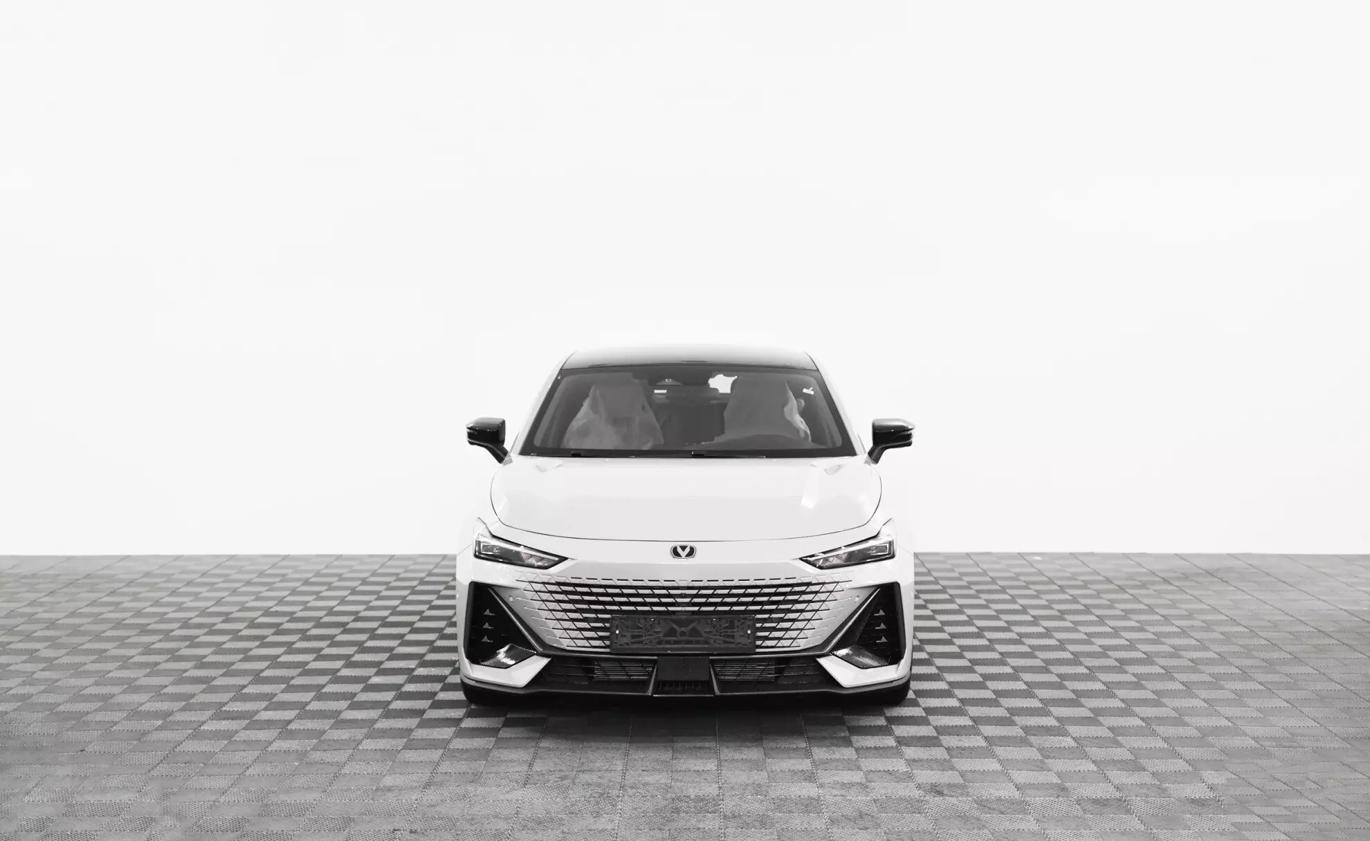 Автосалон: Changan UNI-V