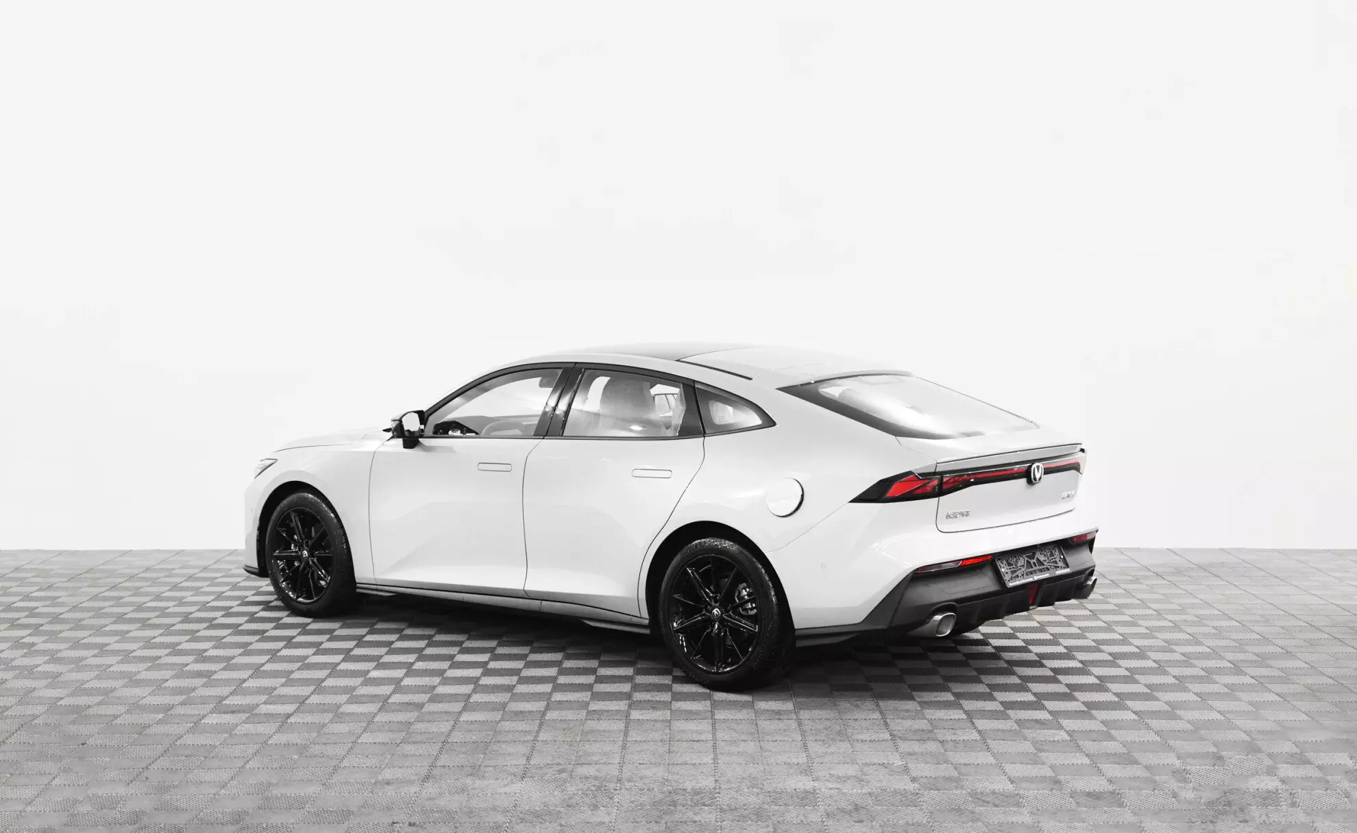Автосалон: Changan UNI-V