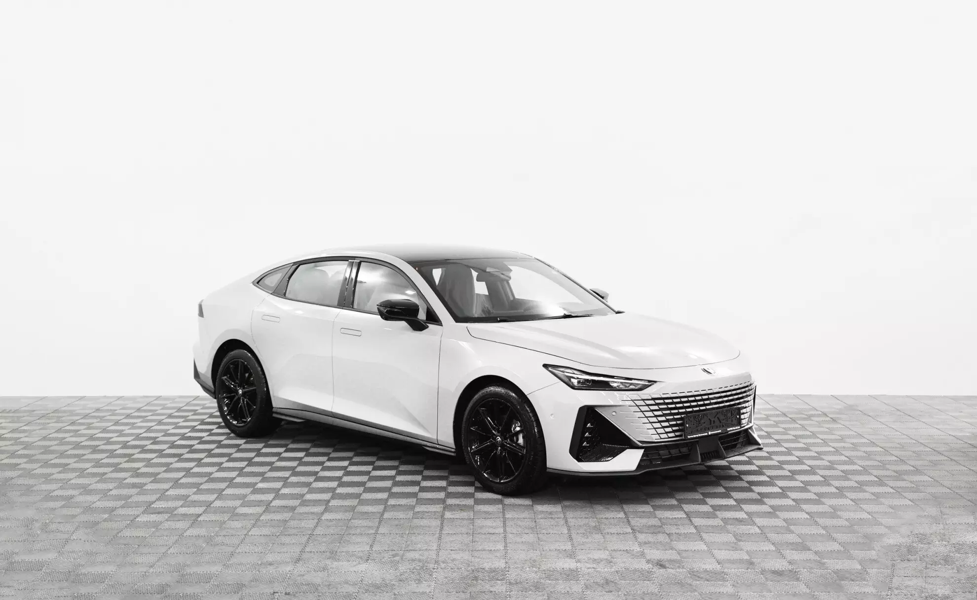 Автосалон: Changan UNI-V
