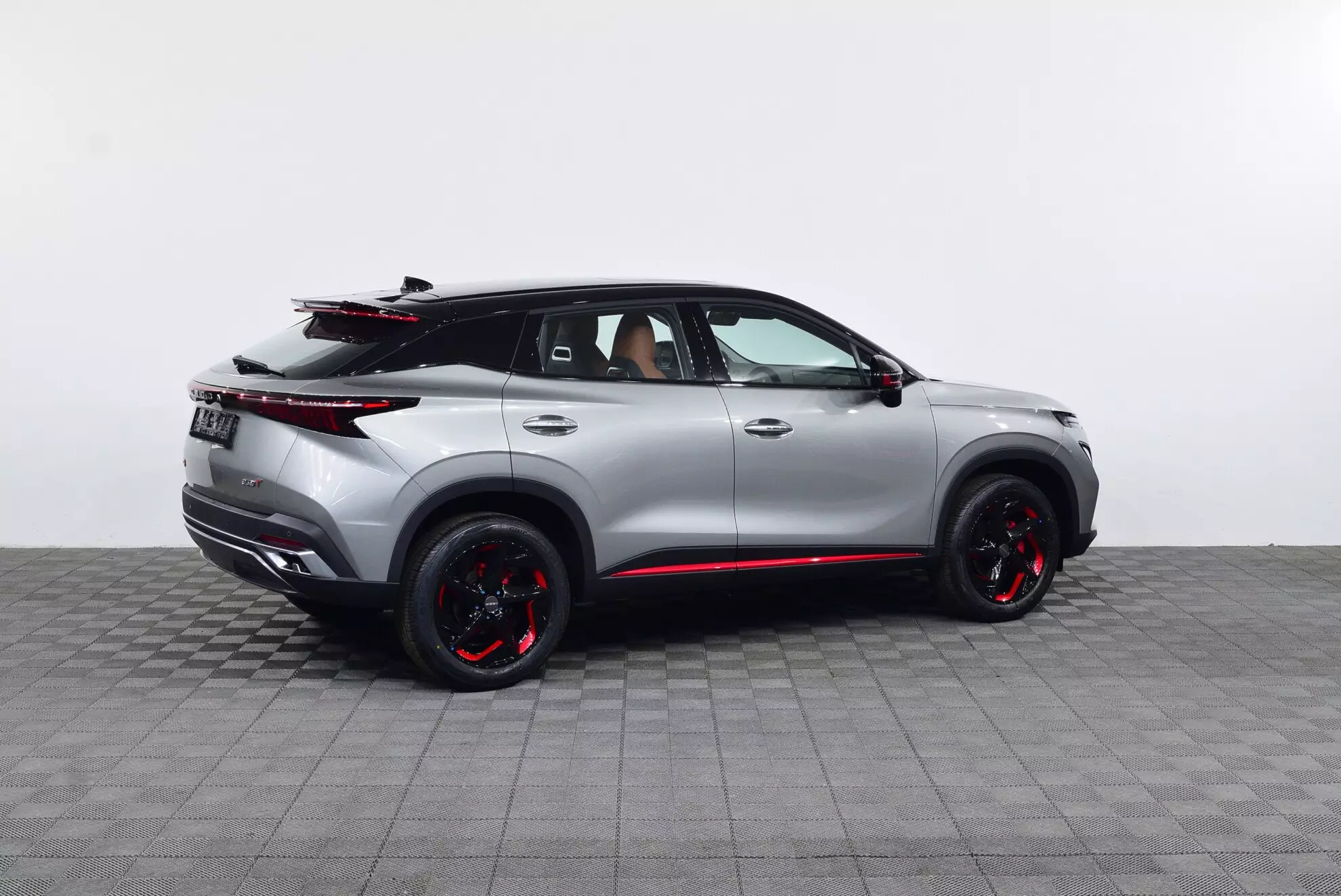 Автосалон: Omoda C5