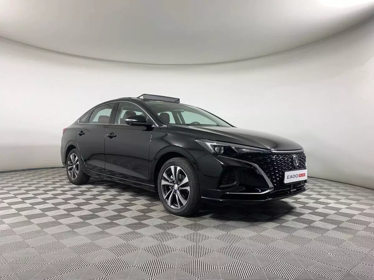 Автосалон: Changan EADOplus