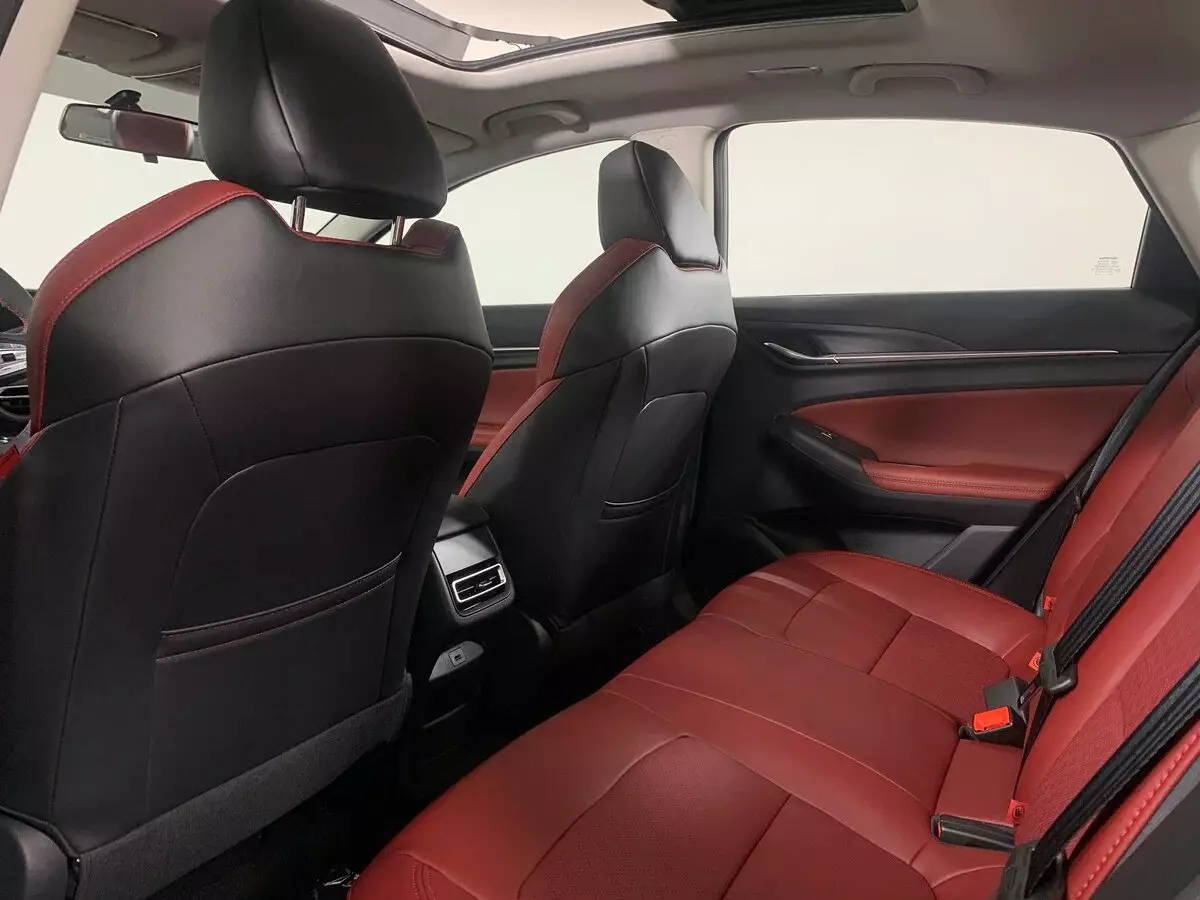 Автосалон: Changan EADOplus