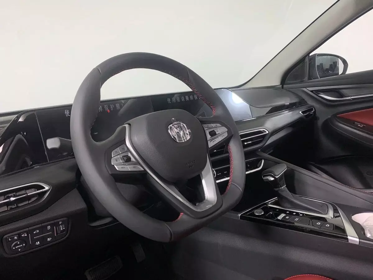 Автосалон: Changan EADOplus