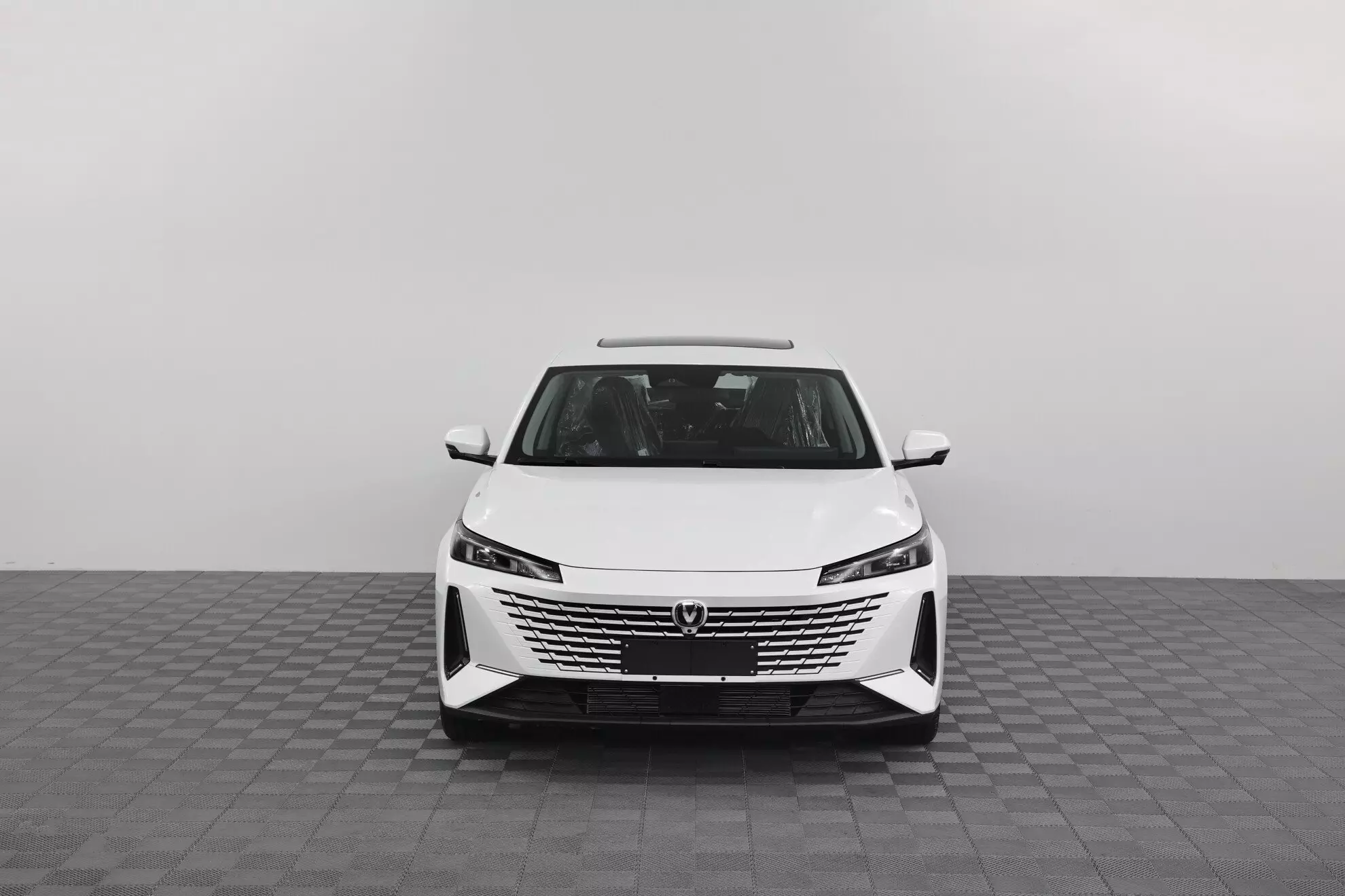 Автосалон: Changan Lamore