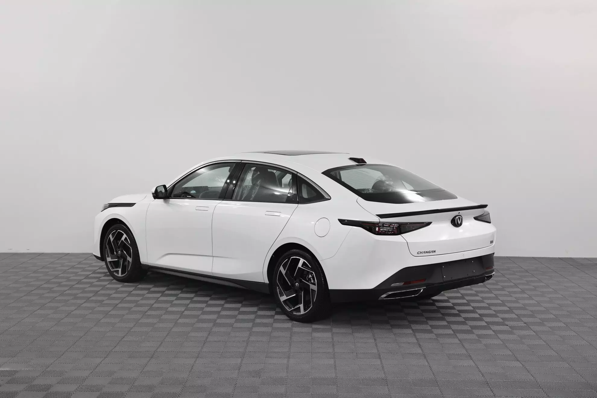 Автосалон: Changan Lamore