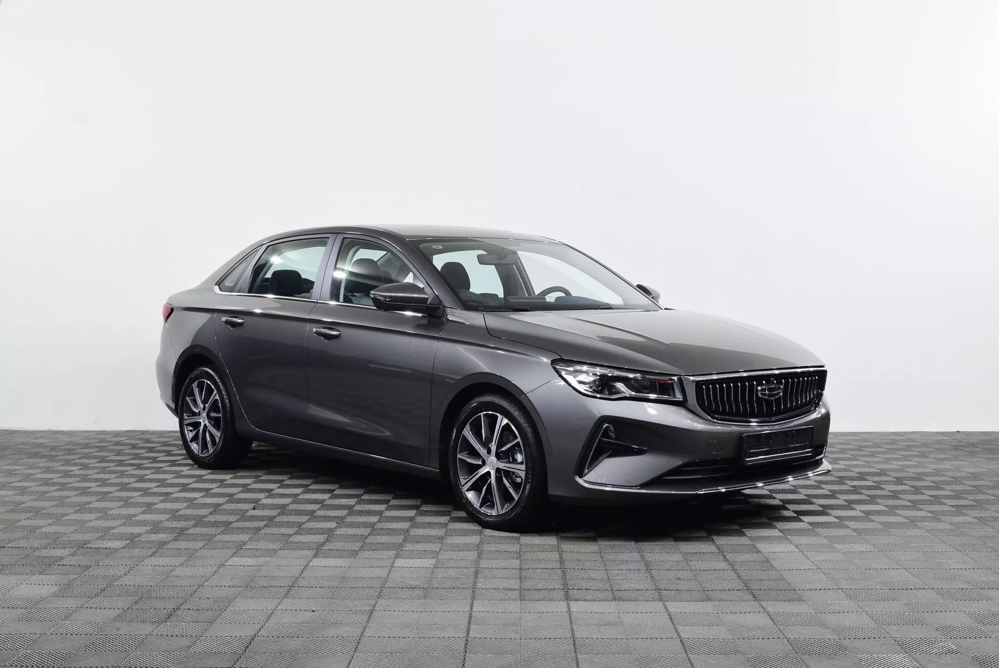 Автосалон: Geely Emgrand