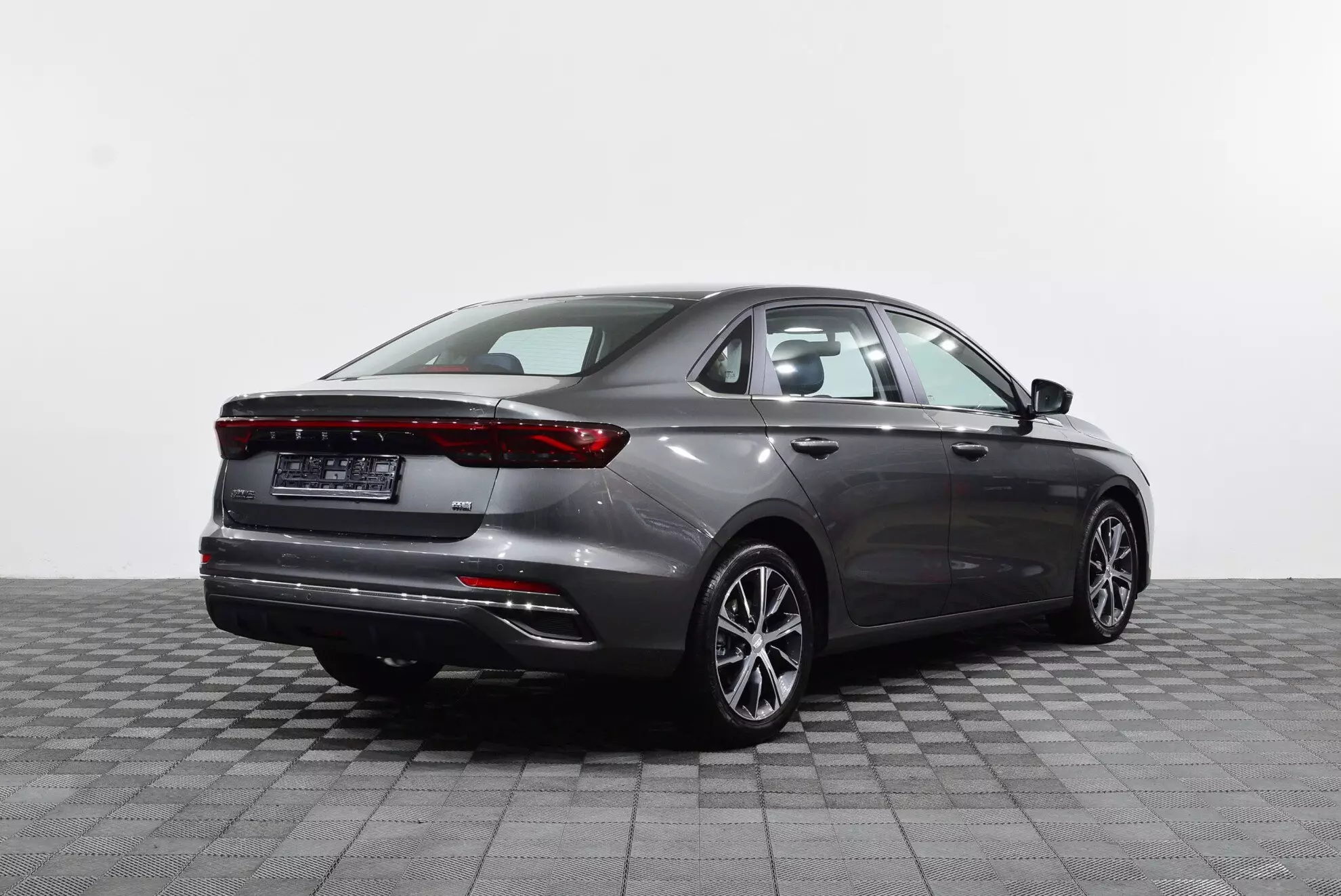 Автосалон: Geely Emgrand