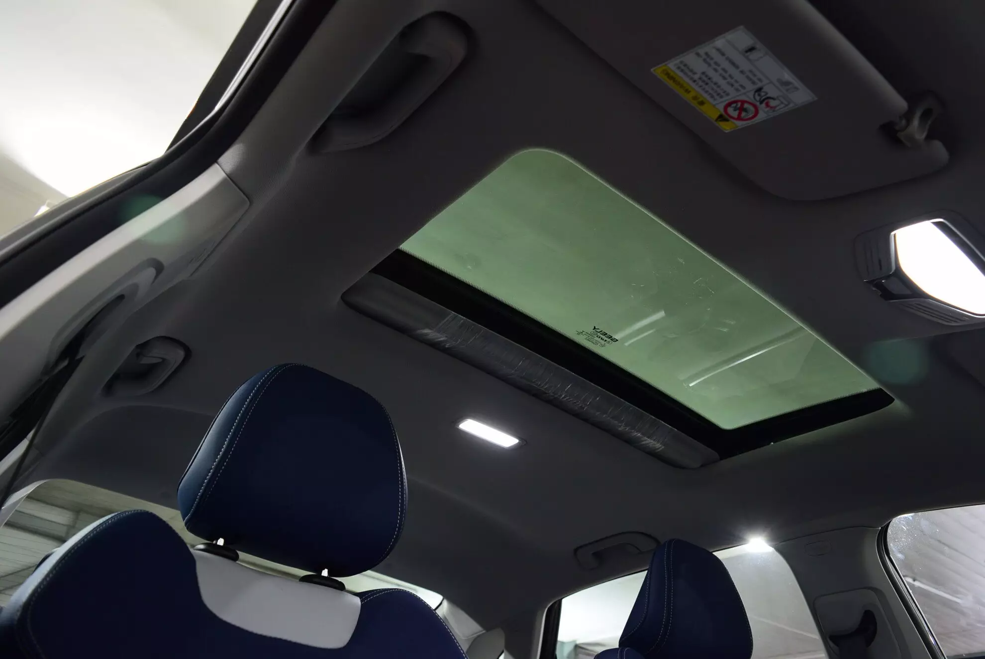 Автосалон: Geely Emgrand