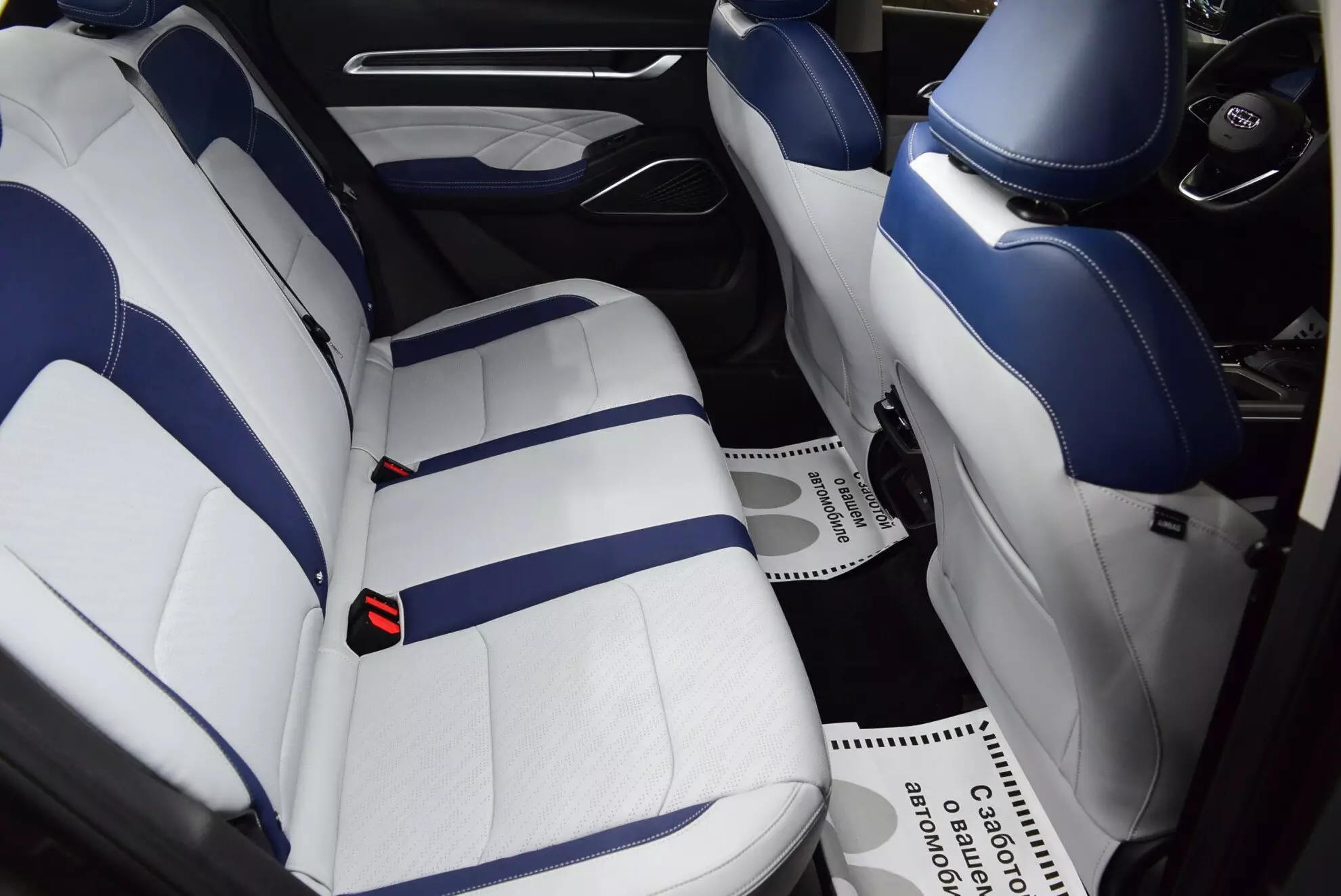 Автосалон: Geely Emgrand