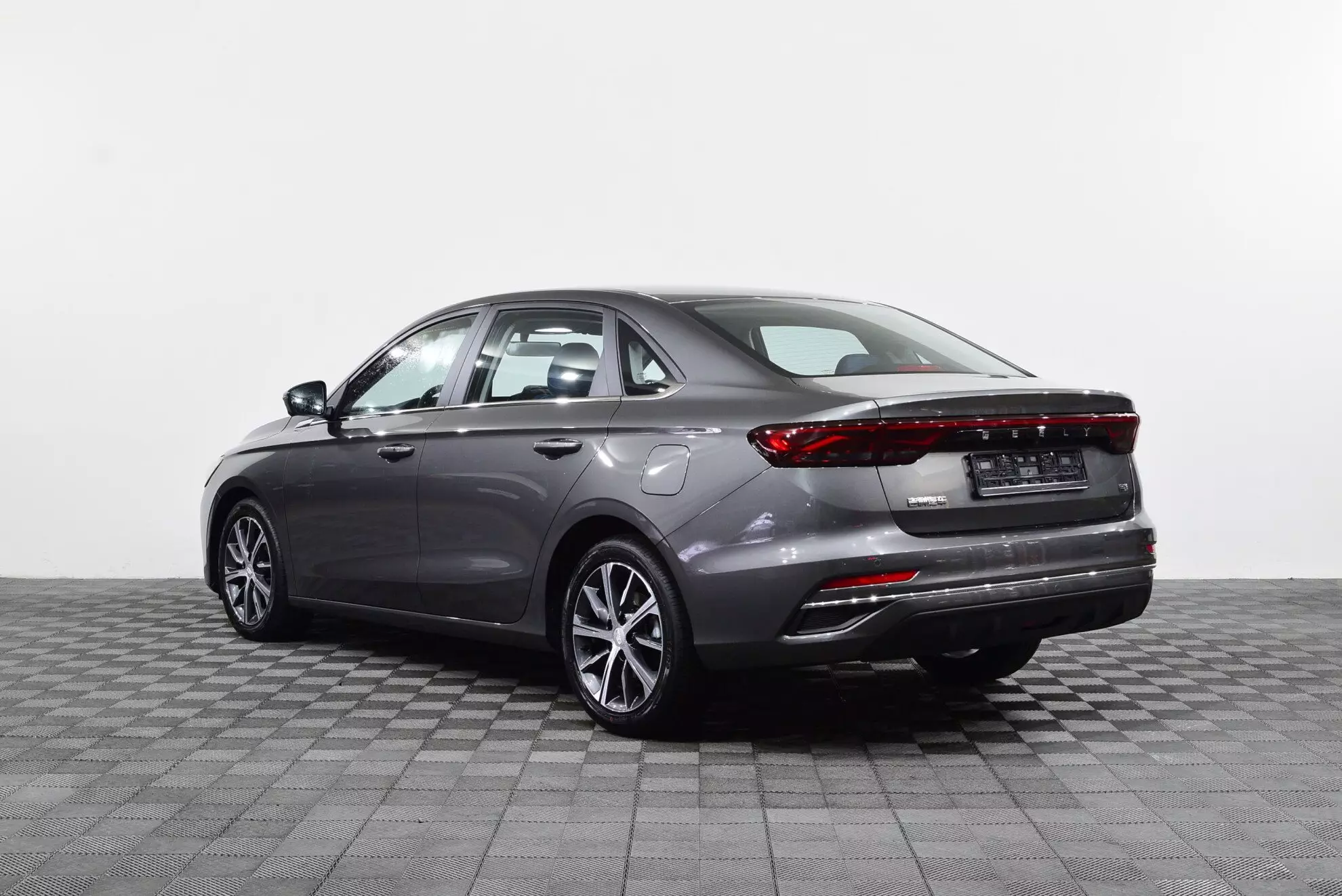 Автосалон: Geely Emgrand