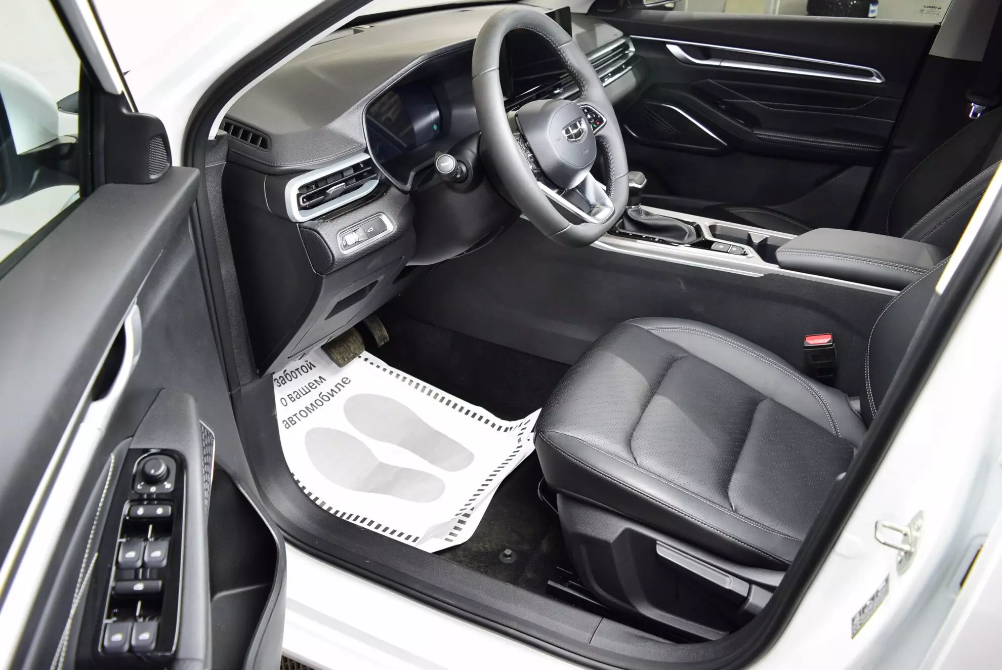 Автосалон: Geely Emgrand