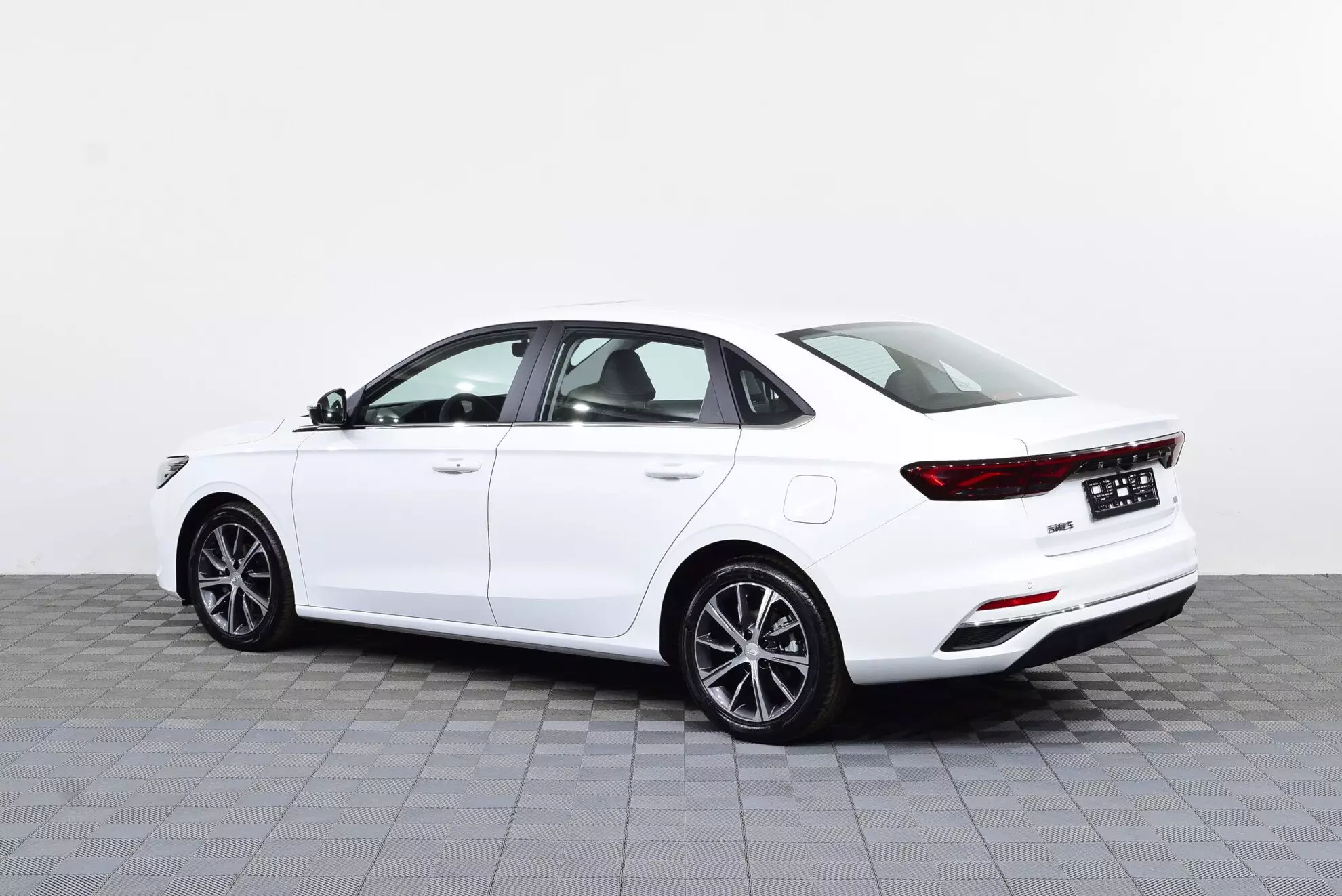 Автосалон: Geely Emgrand