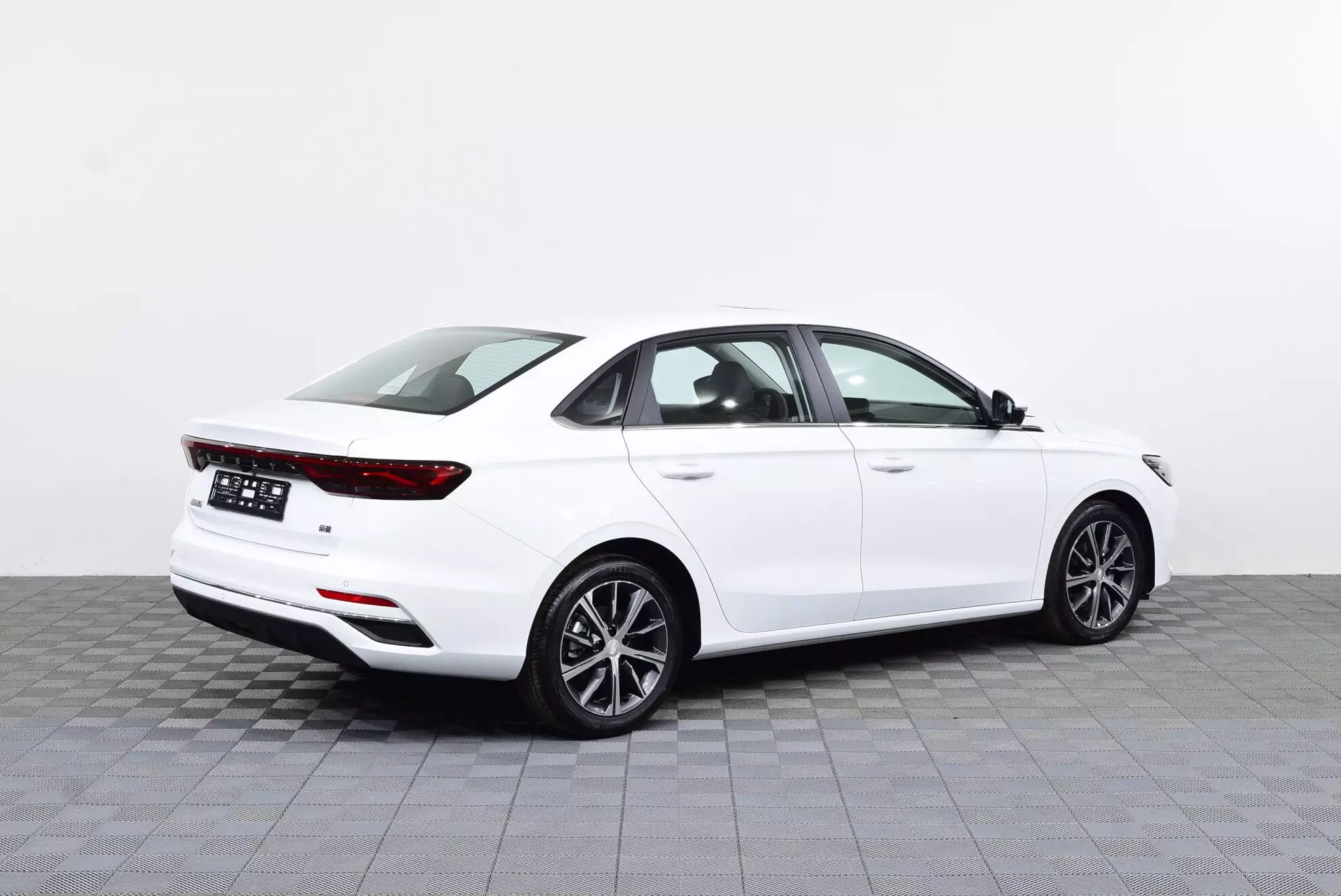 Автосалон: Geely Emgrand