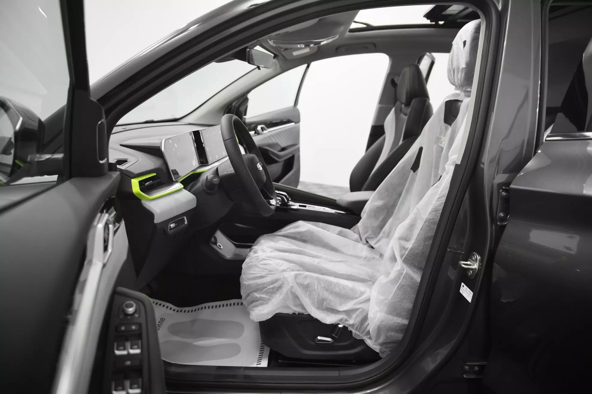 Автосалон: Geely Coolray New