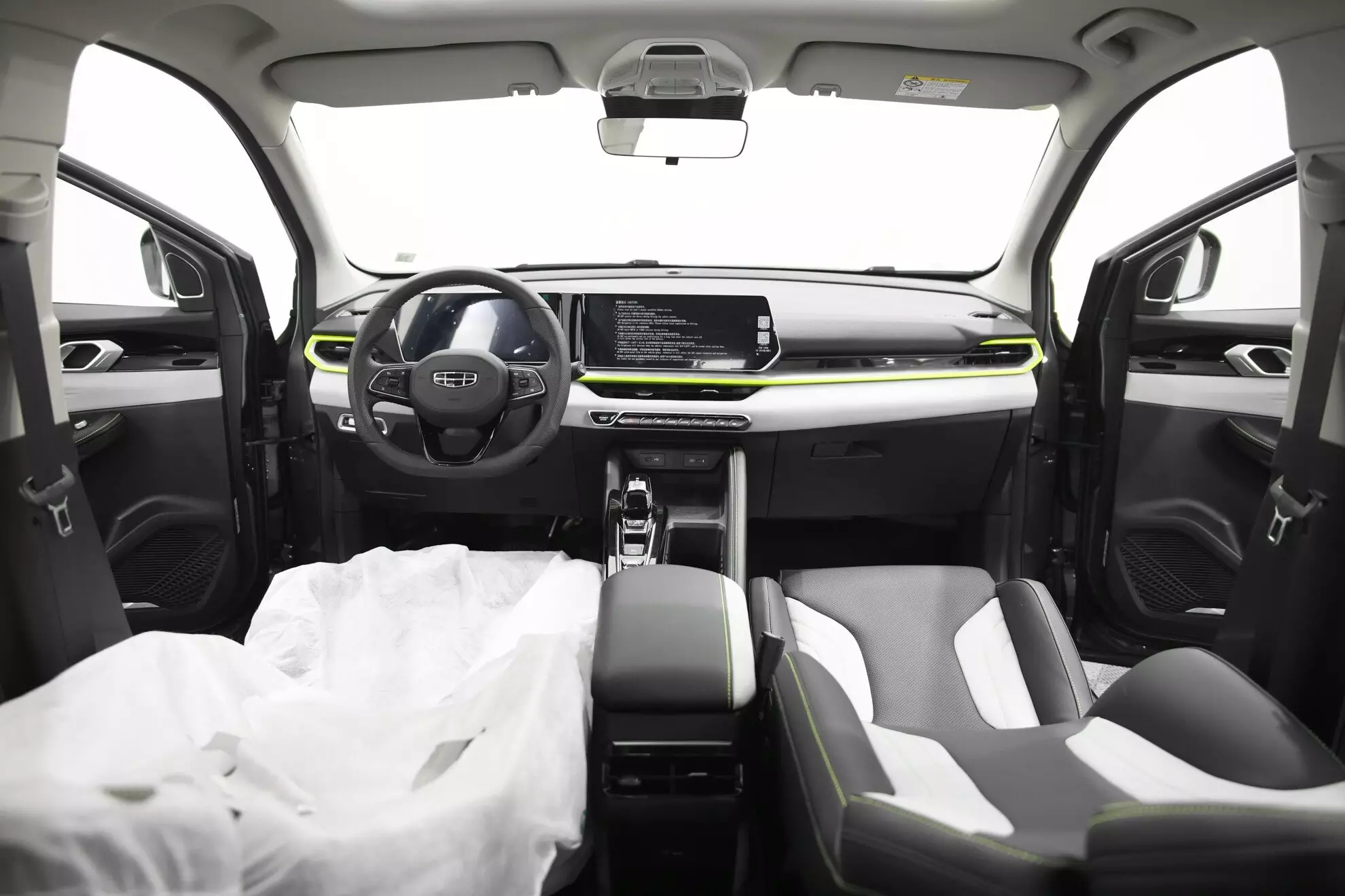 Автосалон: Geely Coolray New
