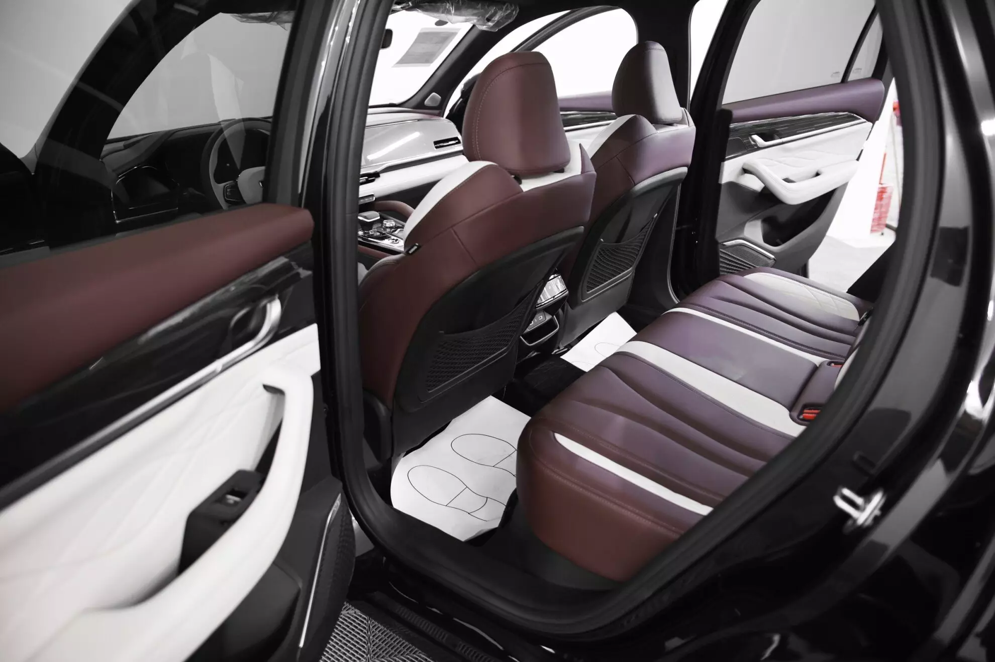 Автосалон: Geely Monjaro