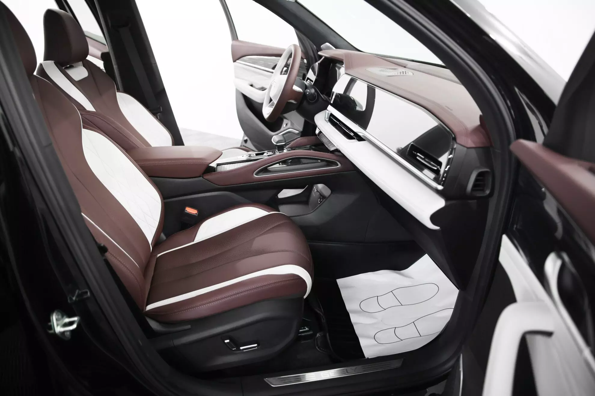 Автосалон: Geely Monjaro