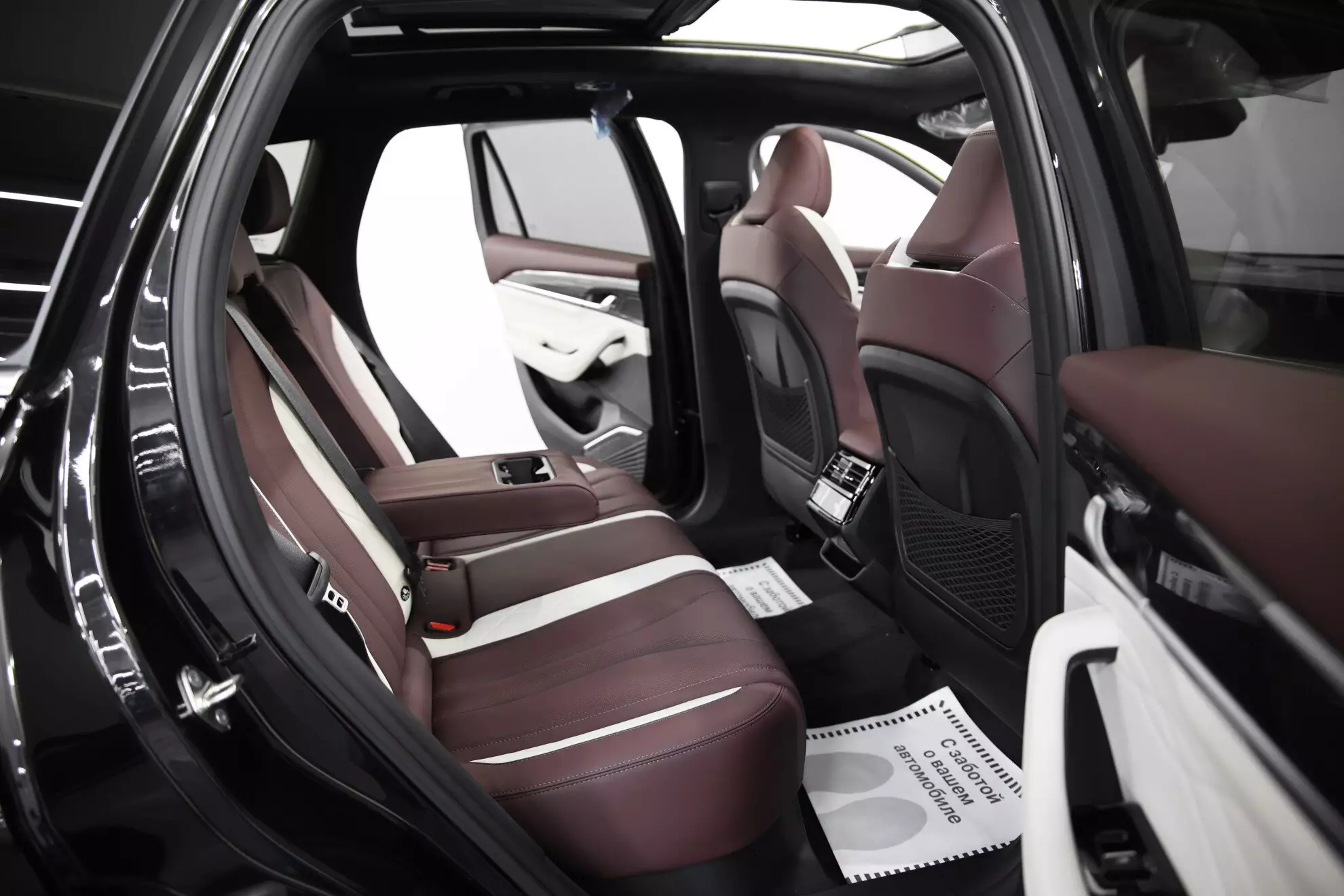 Автосалон: Geely Monjaro