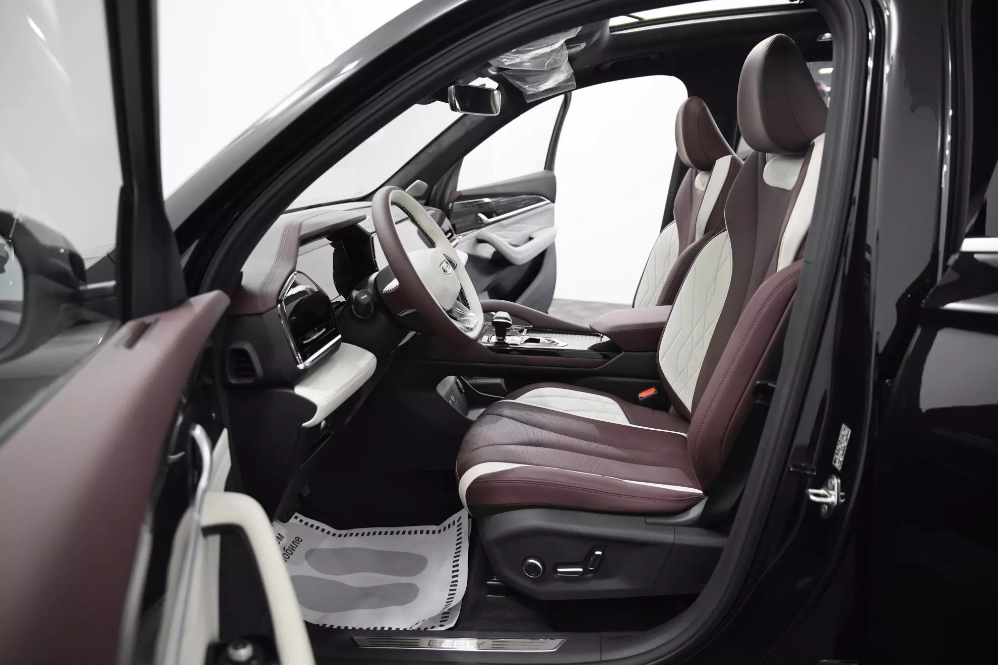 Автосалон: Geely Monjaro