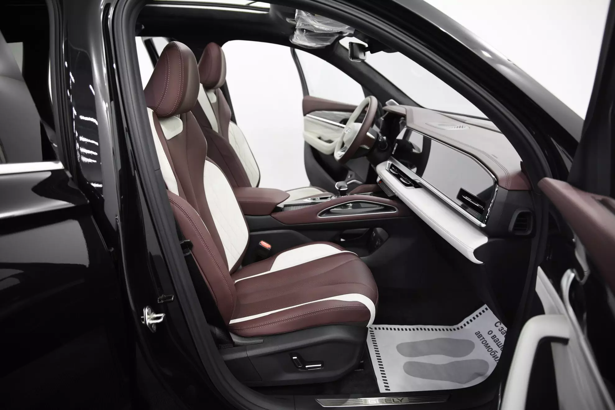 Автосалон: Geely Monjaro