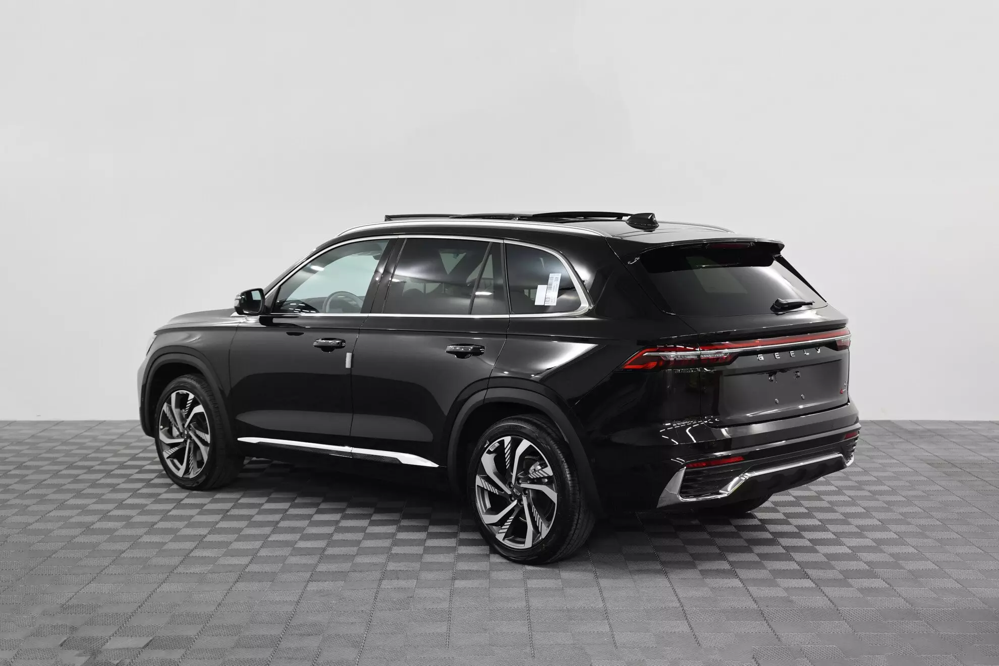 Автосалон: Geely Monjaro