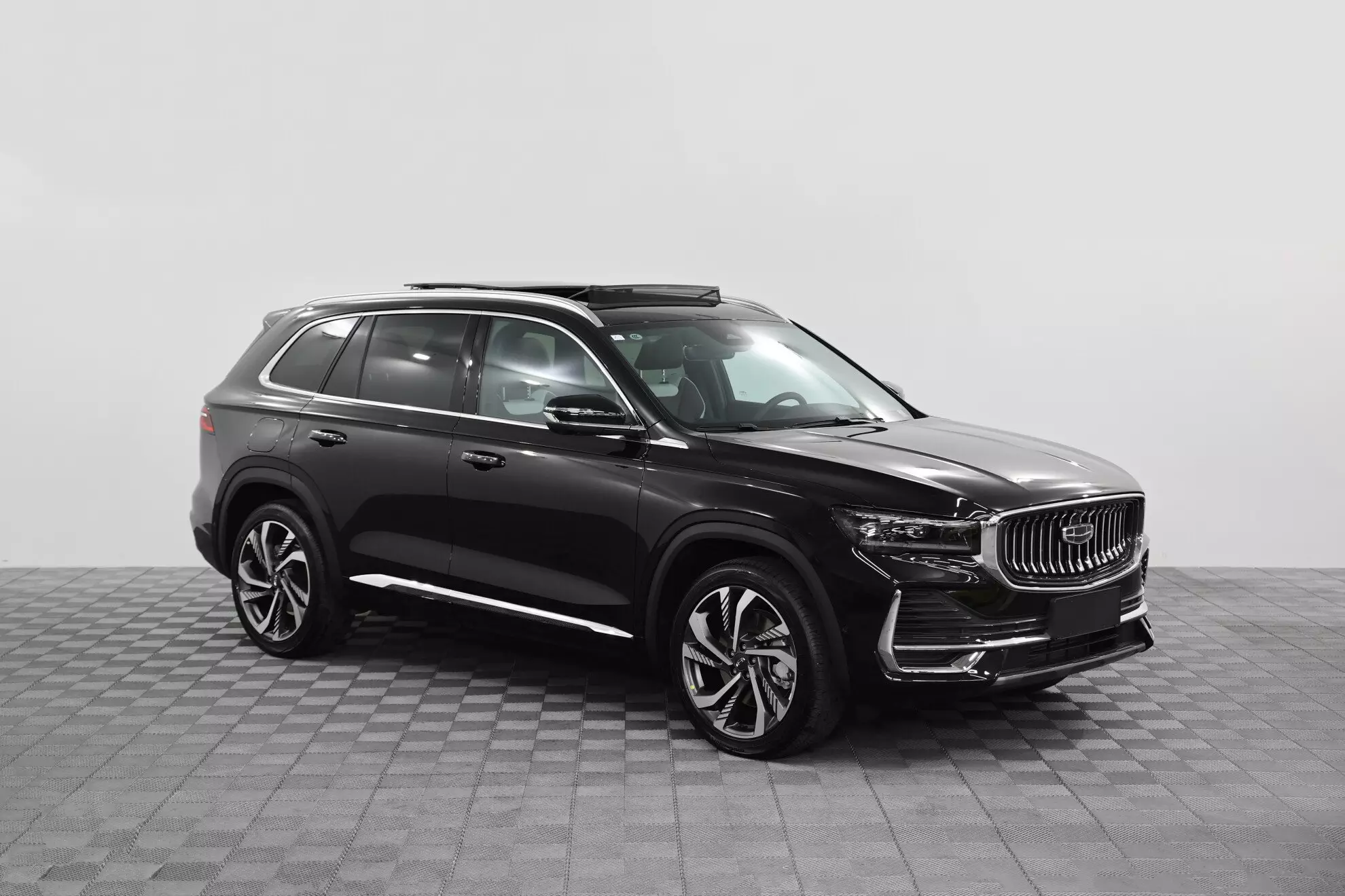 Автосалон: Geely Monjaro