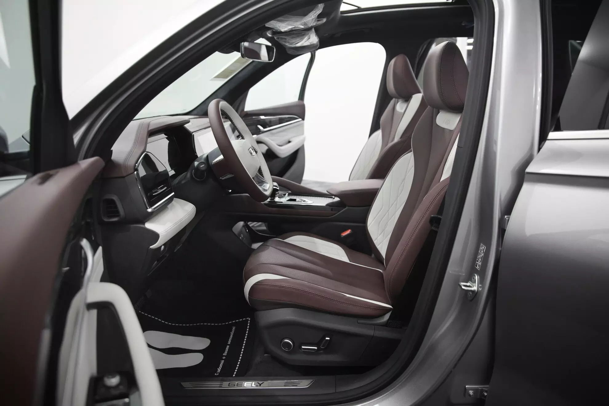 Автосалон: Geely Monjaro