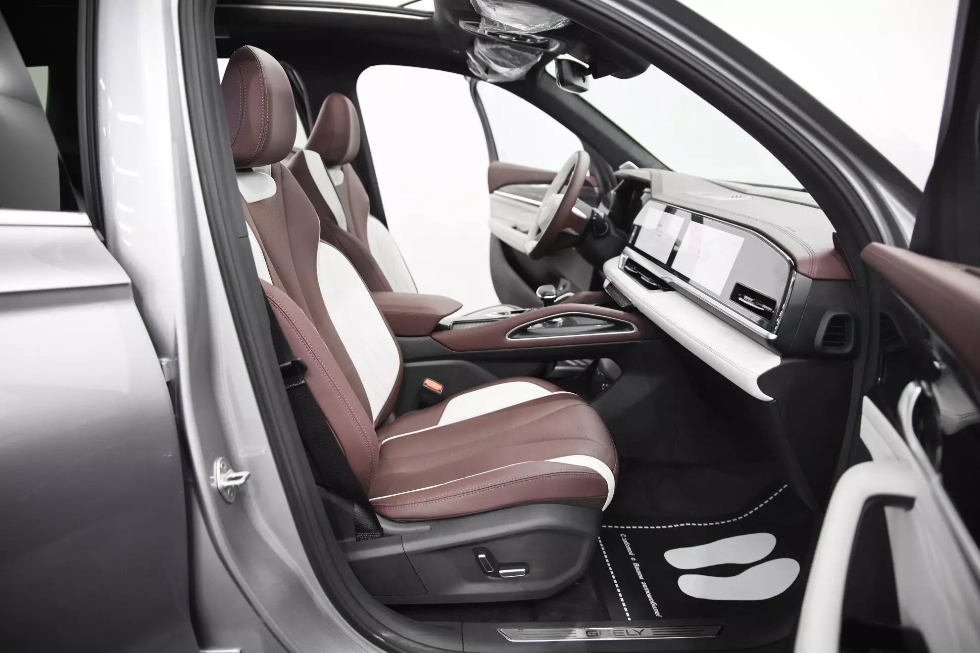 Автосалон: Geely Monjaro