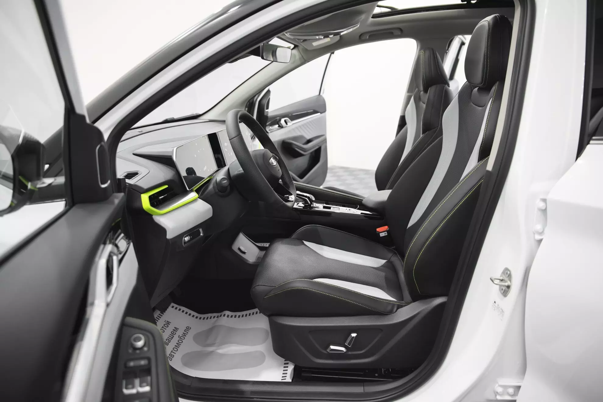 Автосалон: Geely Coolray New