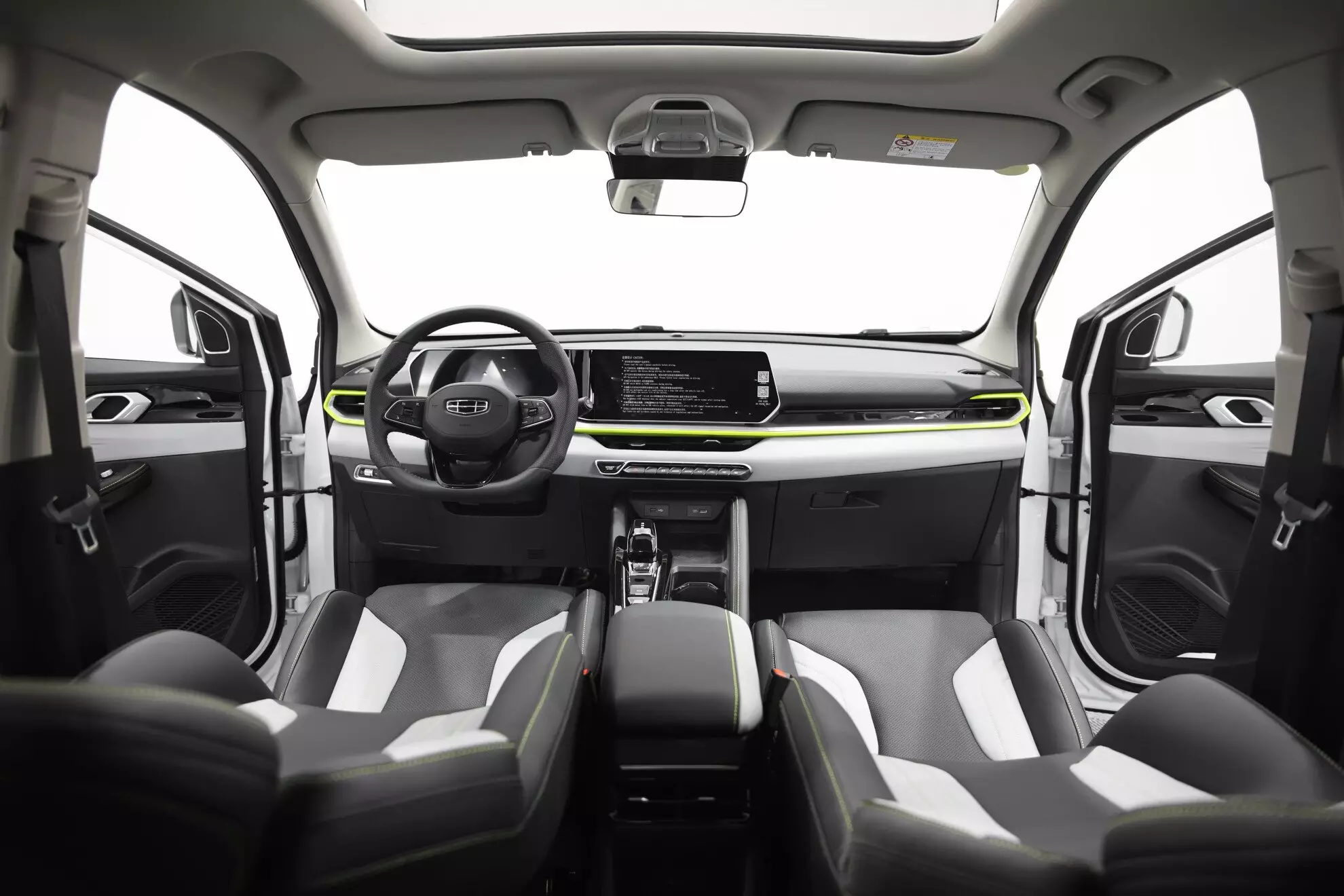 Автосалон: Geely Coolray New