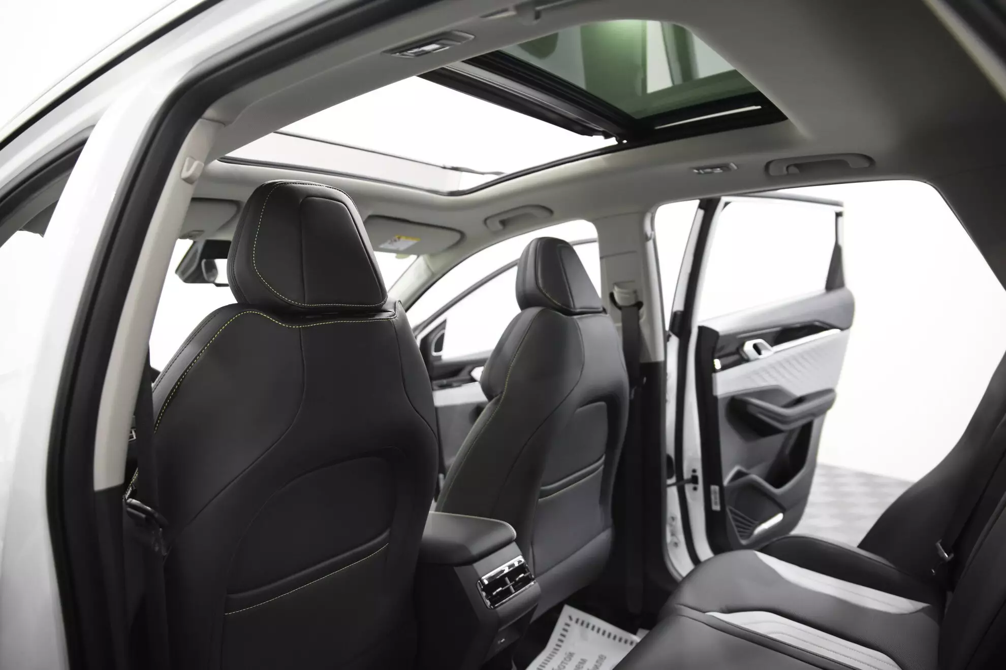 Автосалон: Geely Coolray New