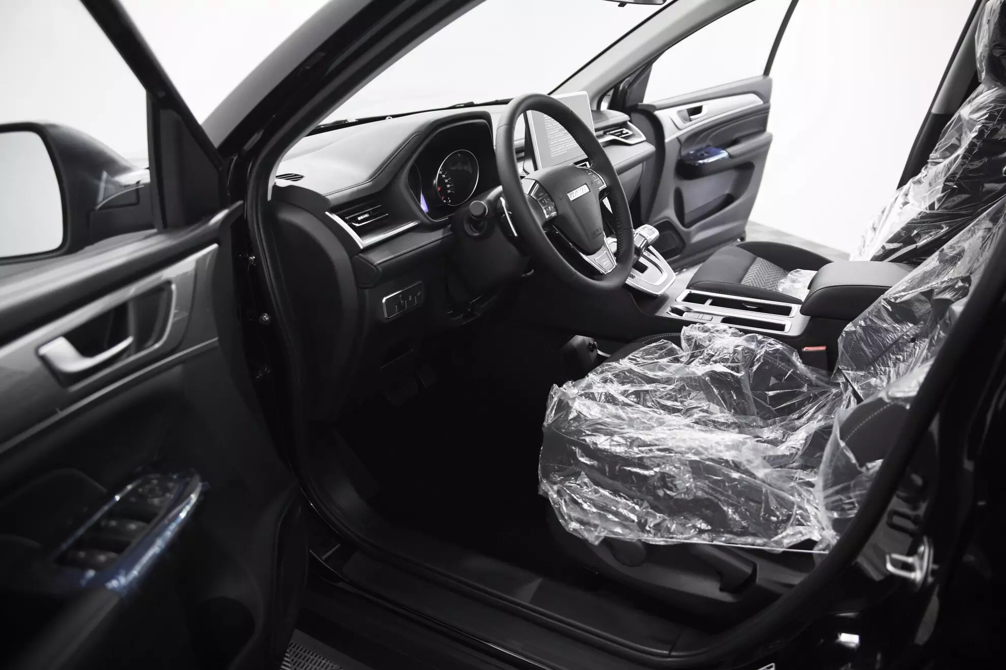 Автосалон: Haval M6