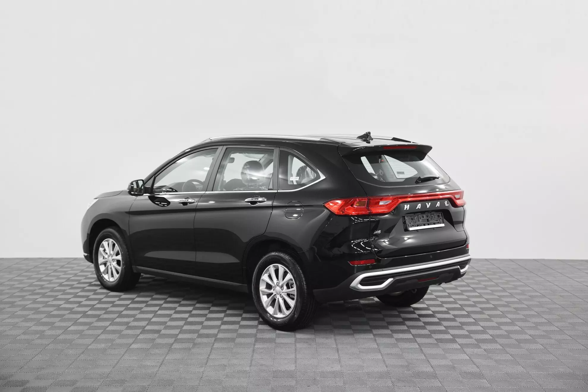 Автосалон: Haval M6