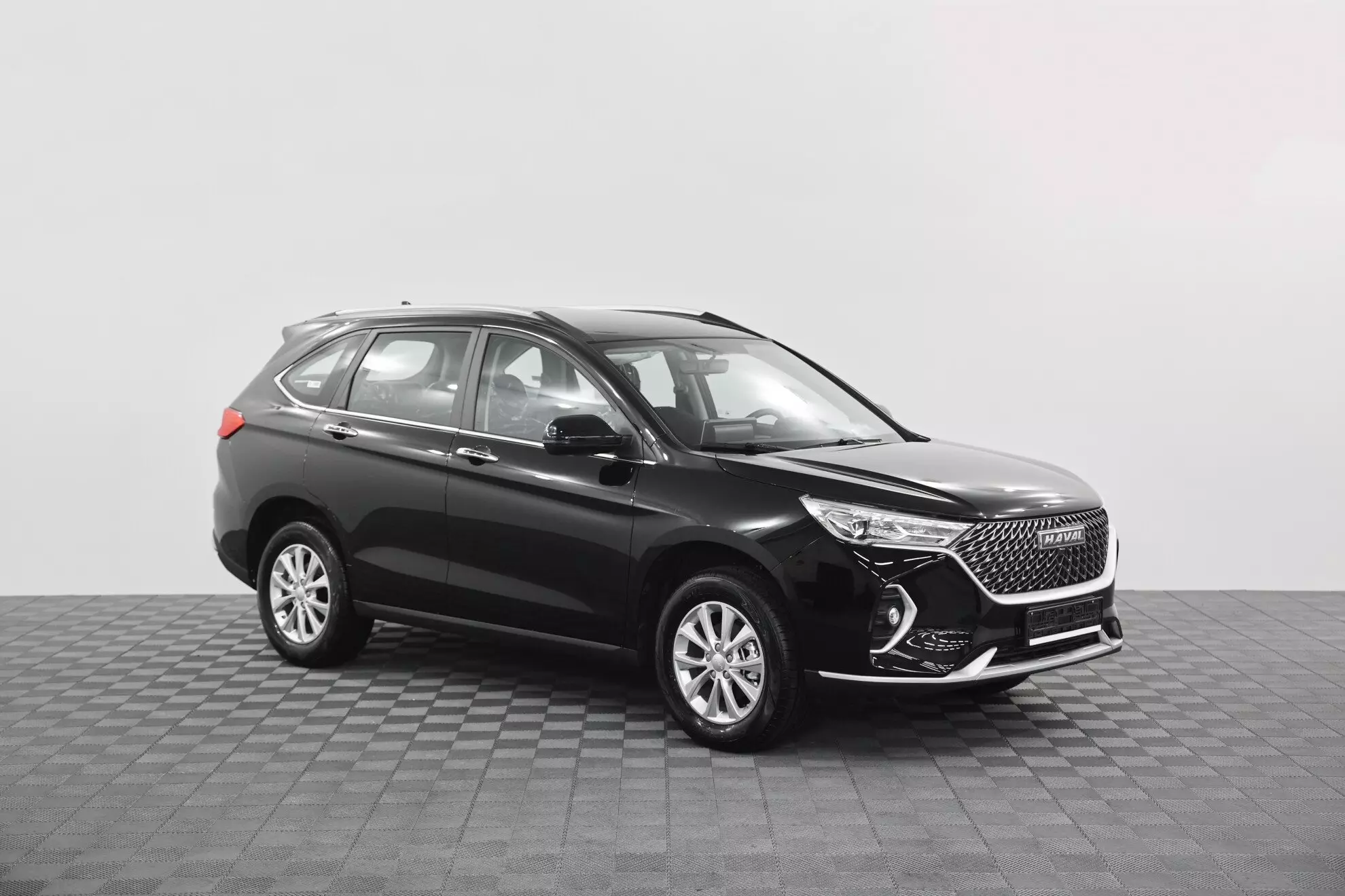 Автосалон: Haval M6