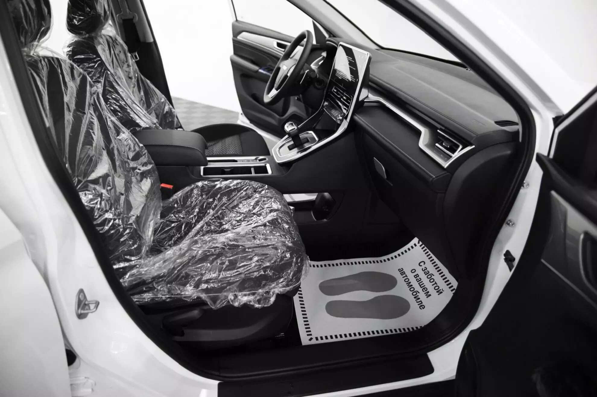 Автосалон: Haval M6