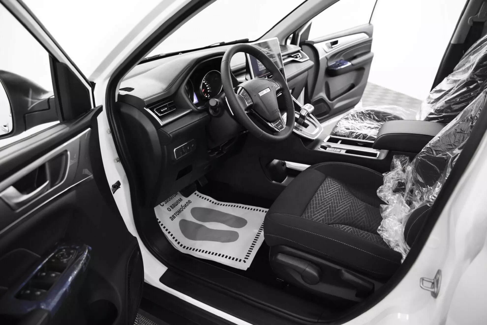 Автосалон: Haval M6
